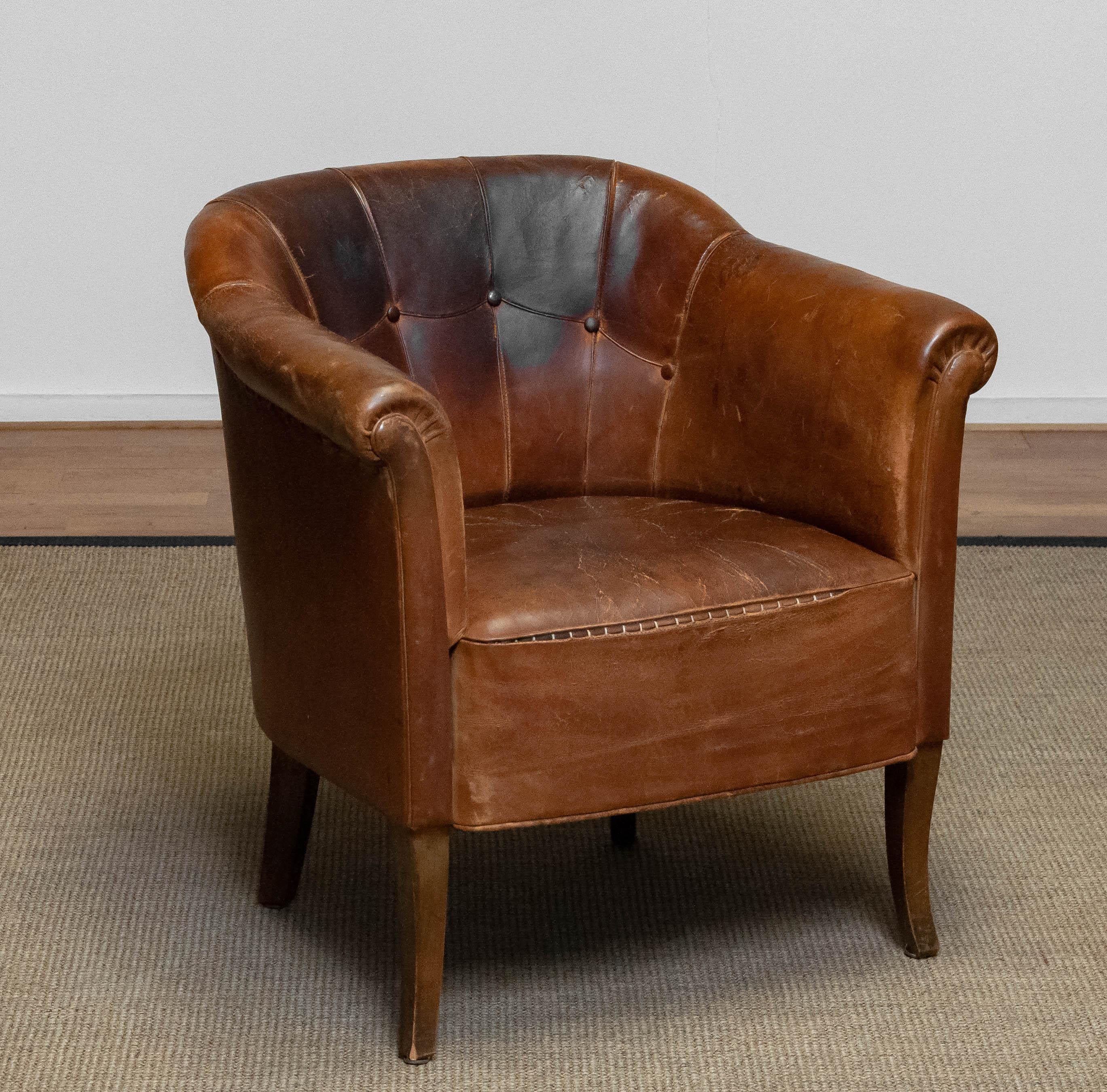 Late 19th Century Swedish Tan / Brown Nailed Leather Lounge / Club / Cigar Chair In Good Condition In Silvolde, Gelderland