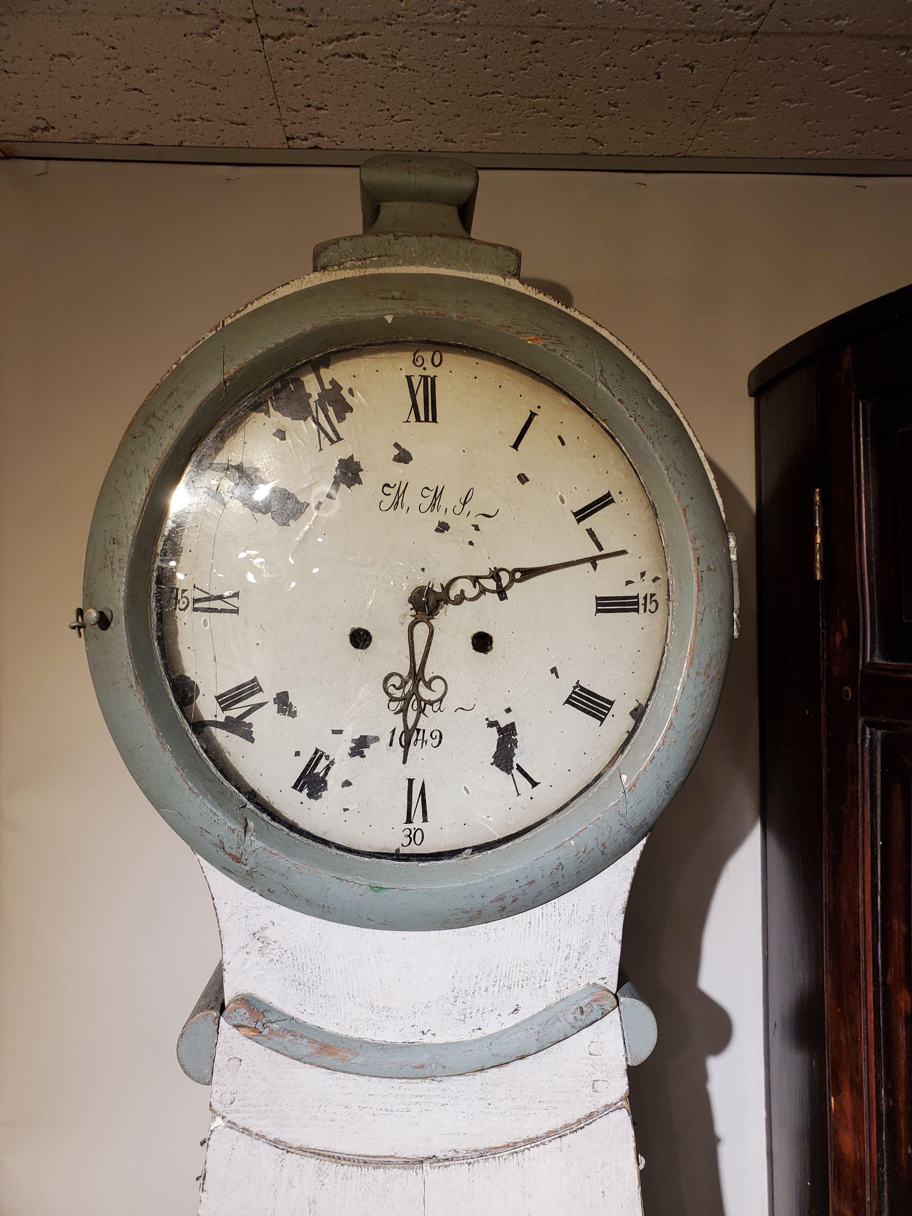 Horloge suédoise à boîtier long en bois de la fin du XIXe siècle Bon état à Middleburg, VA