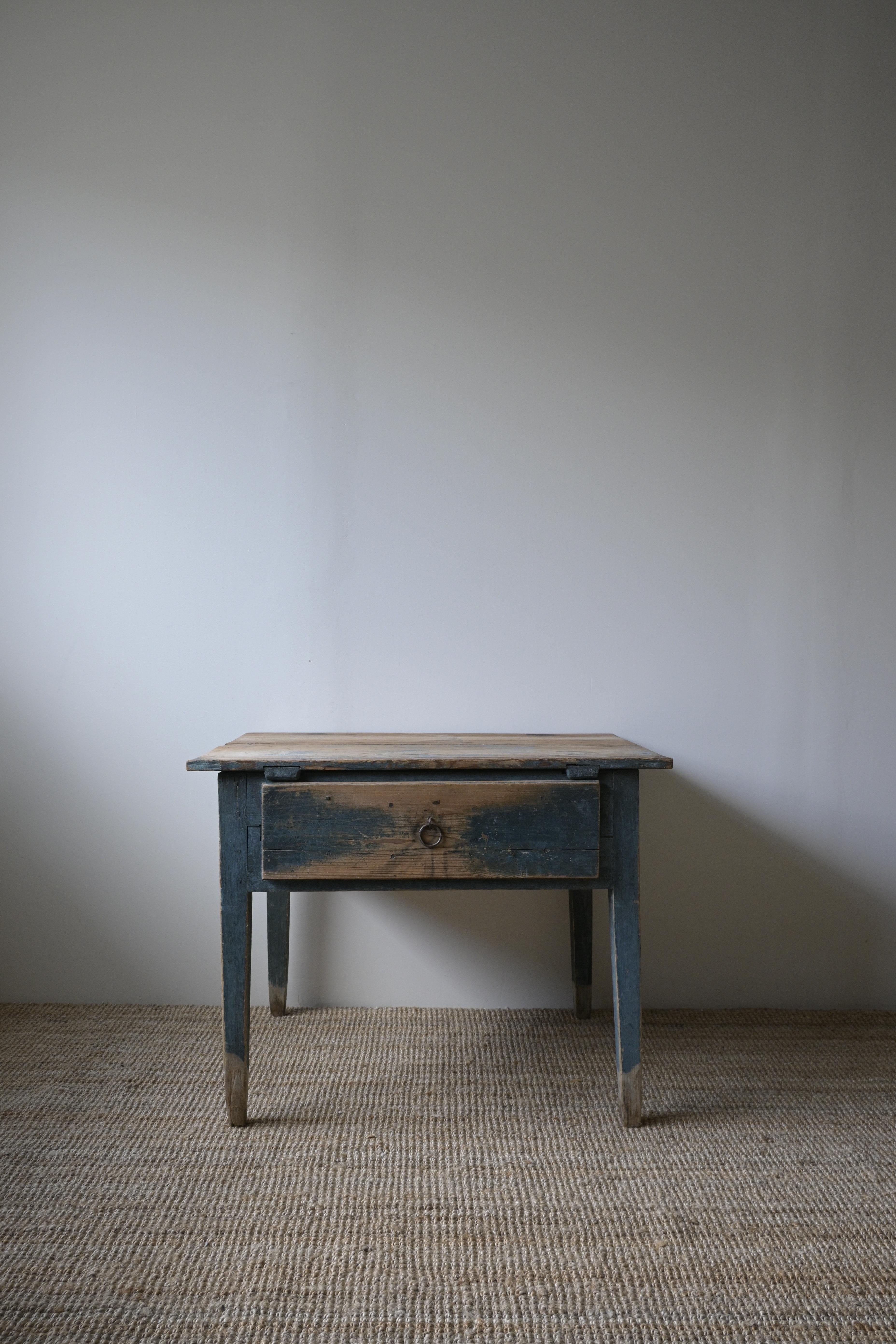 Tisch aus dem späten 19. Jahrhundert aus Hälsingland, Schweden (Kiefernholz) im Angebot