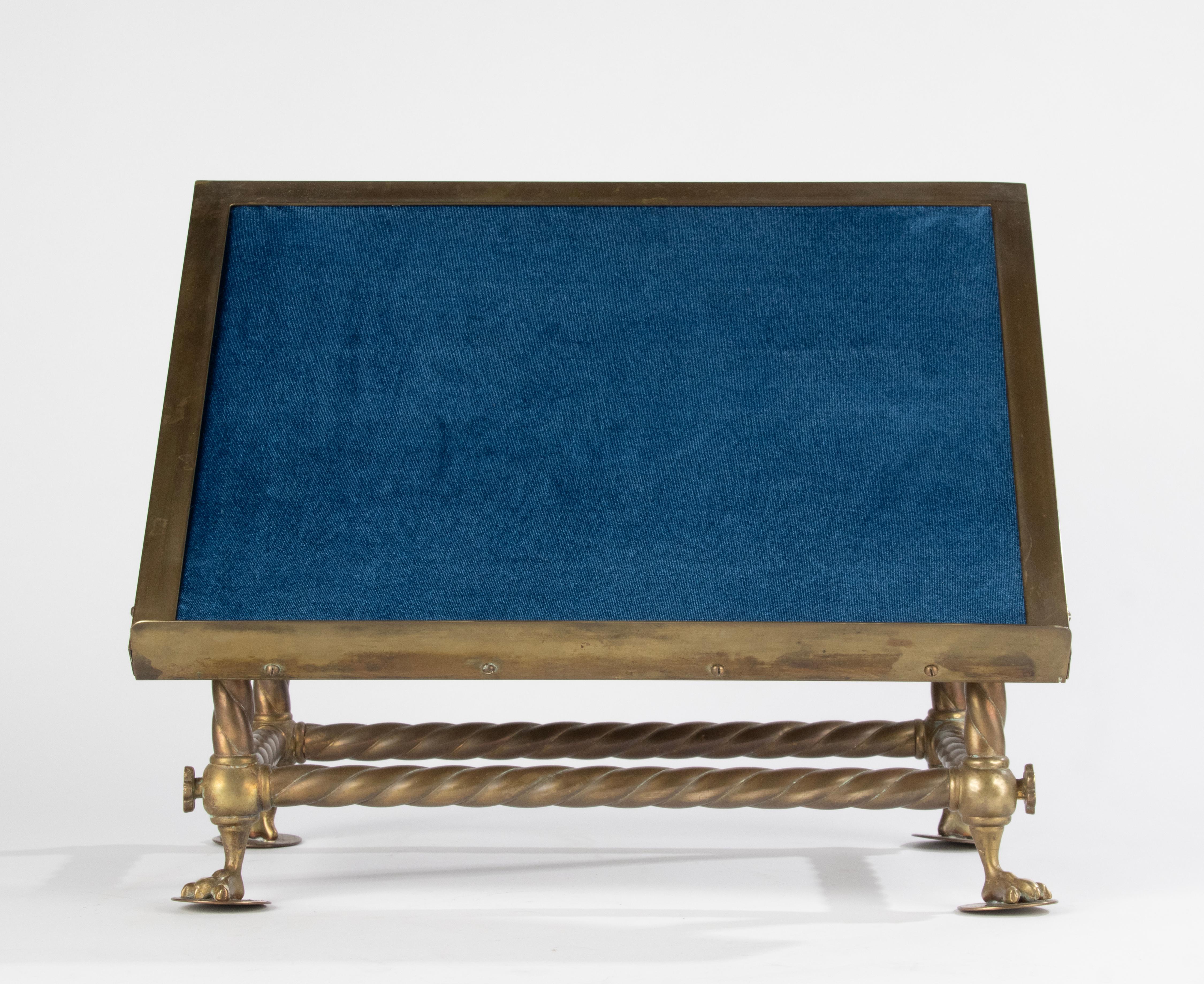 Fin du XIXe siècle Fin du 19ème siècle Table lutrin Stand de livre - Gothique - Bronze cuivré en vente