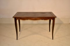 Mesa de finales del siglo XIX con tablero de parqué