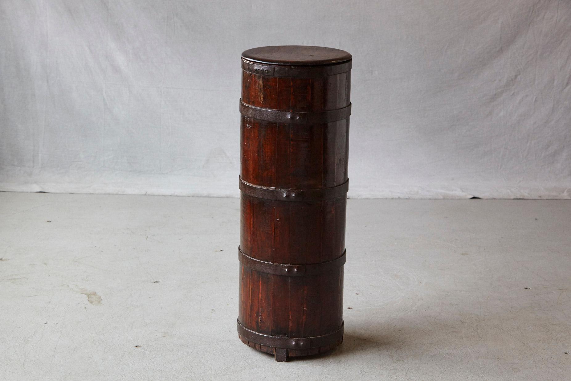 Late 19th century tall Chinese fir barrel from Zhejiang, circa 1870s.
Very solid, iron banded fir wood construction. The lid has been professionally restored / replaced by a new lid which was carved after the old broken lid, in the 1970s in