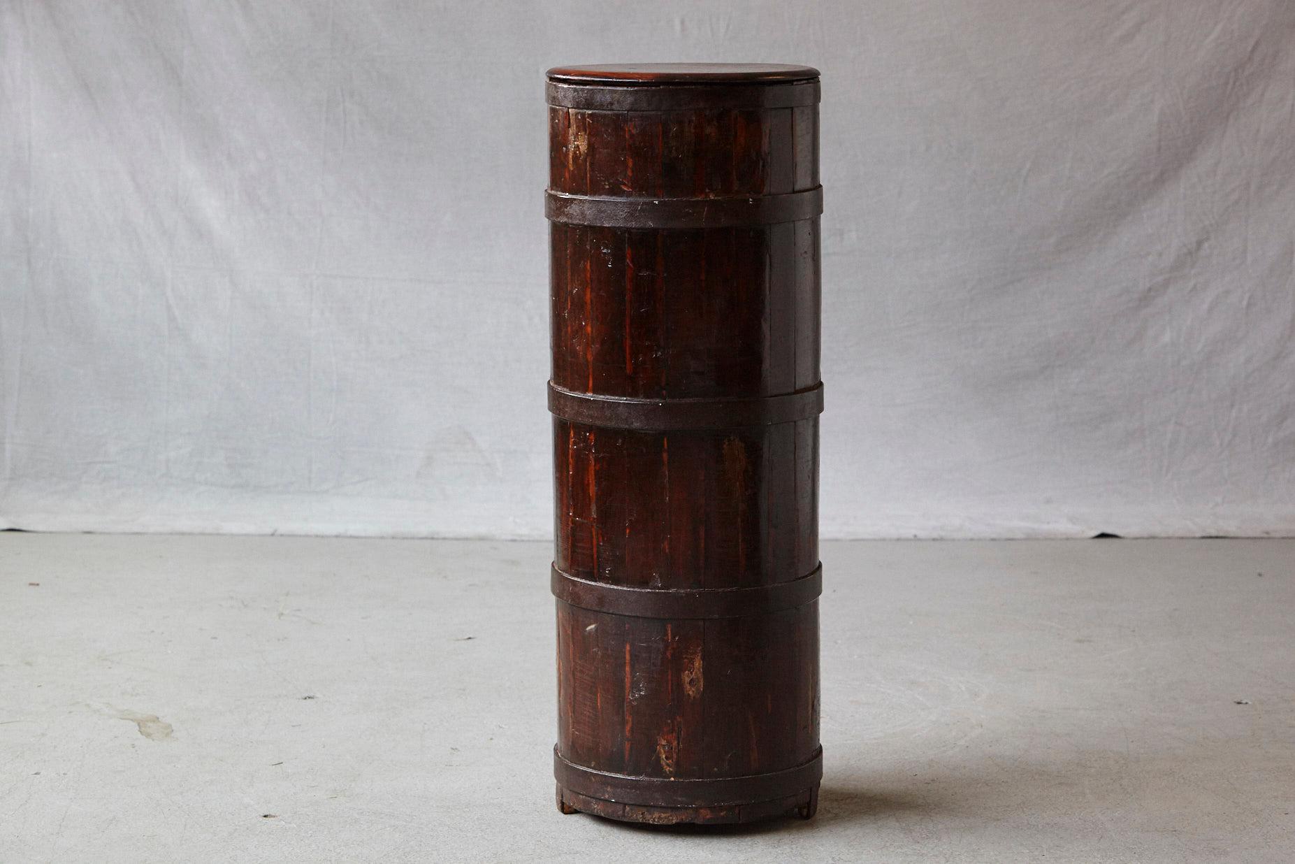 Late 19th Century Tall Chinese Fir Barrel from Zhejiang, circa 1870s In Good Condition In Pau, FR