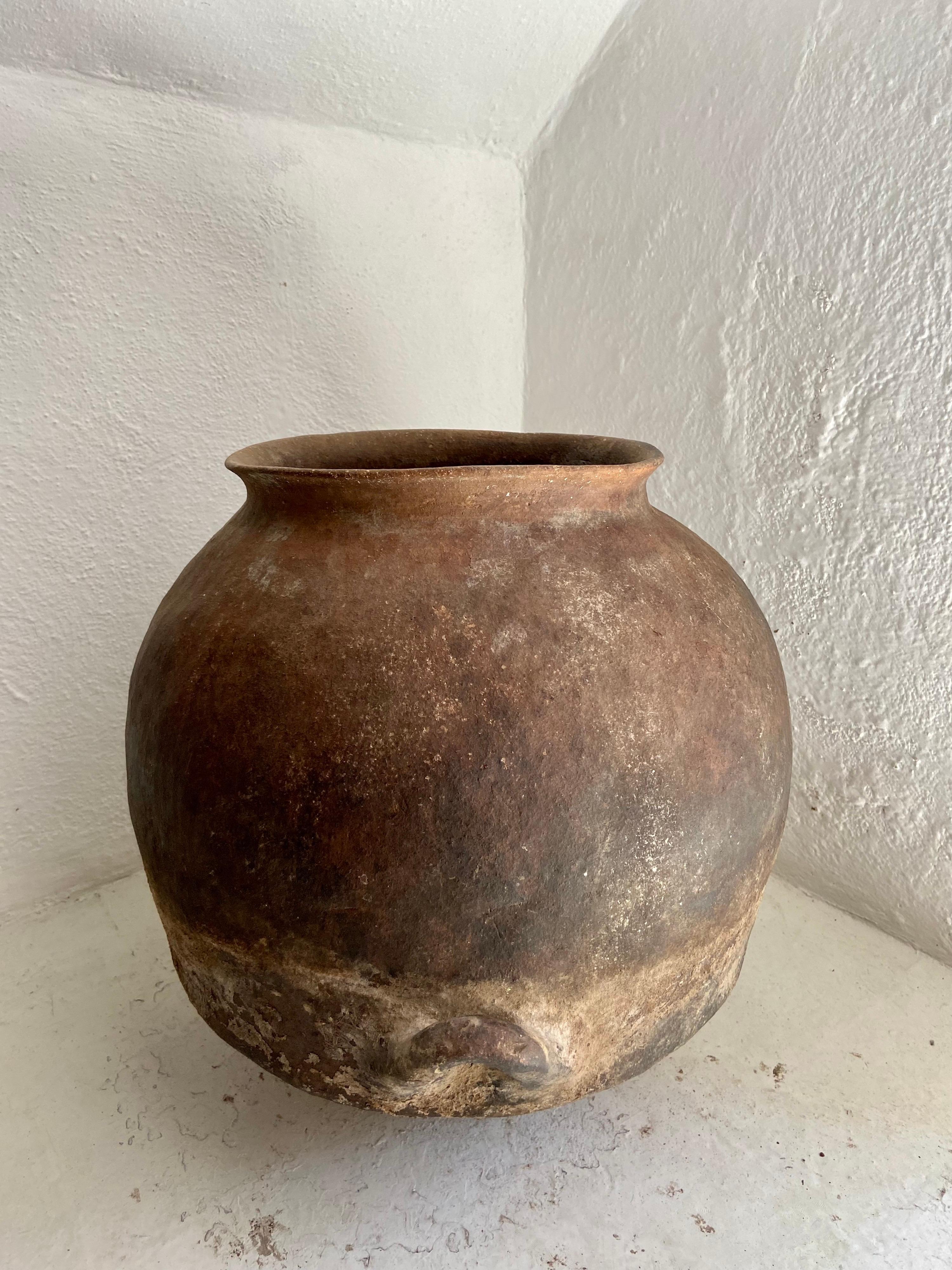 Late 19th Century Terracotta Water Jar from Mexico In Distressed Condition In San Miguel de Allende, Guanajuato