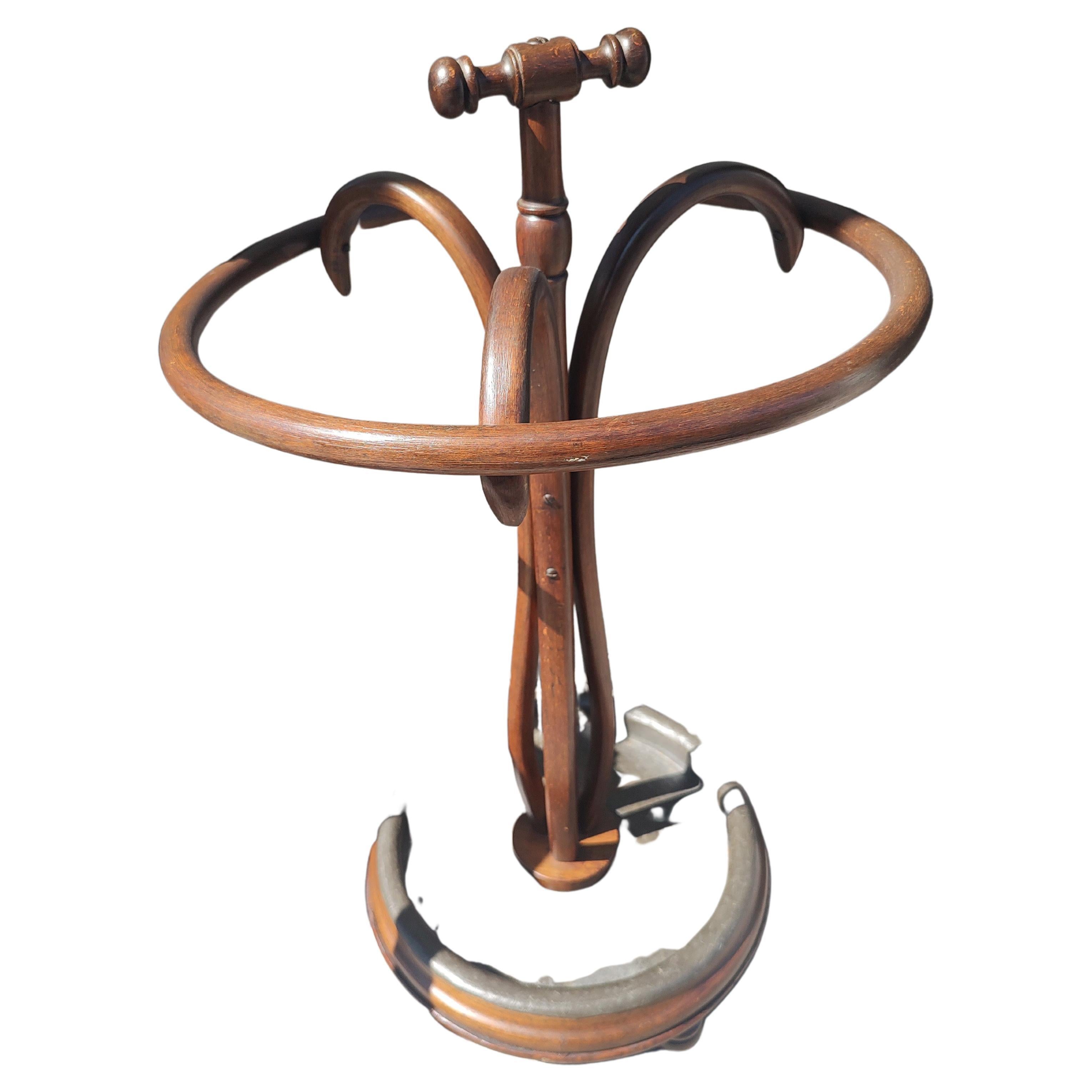 Paragüero Thonet de madera curvada de roble de finales del siglo XIX con bandeja de plomo original Austríaco en venta