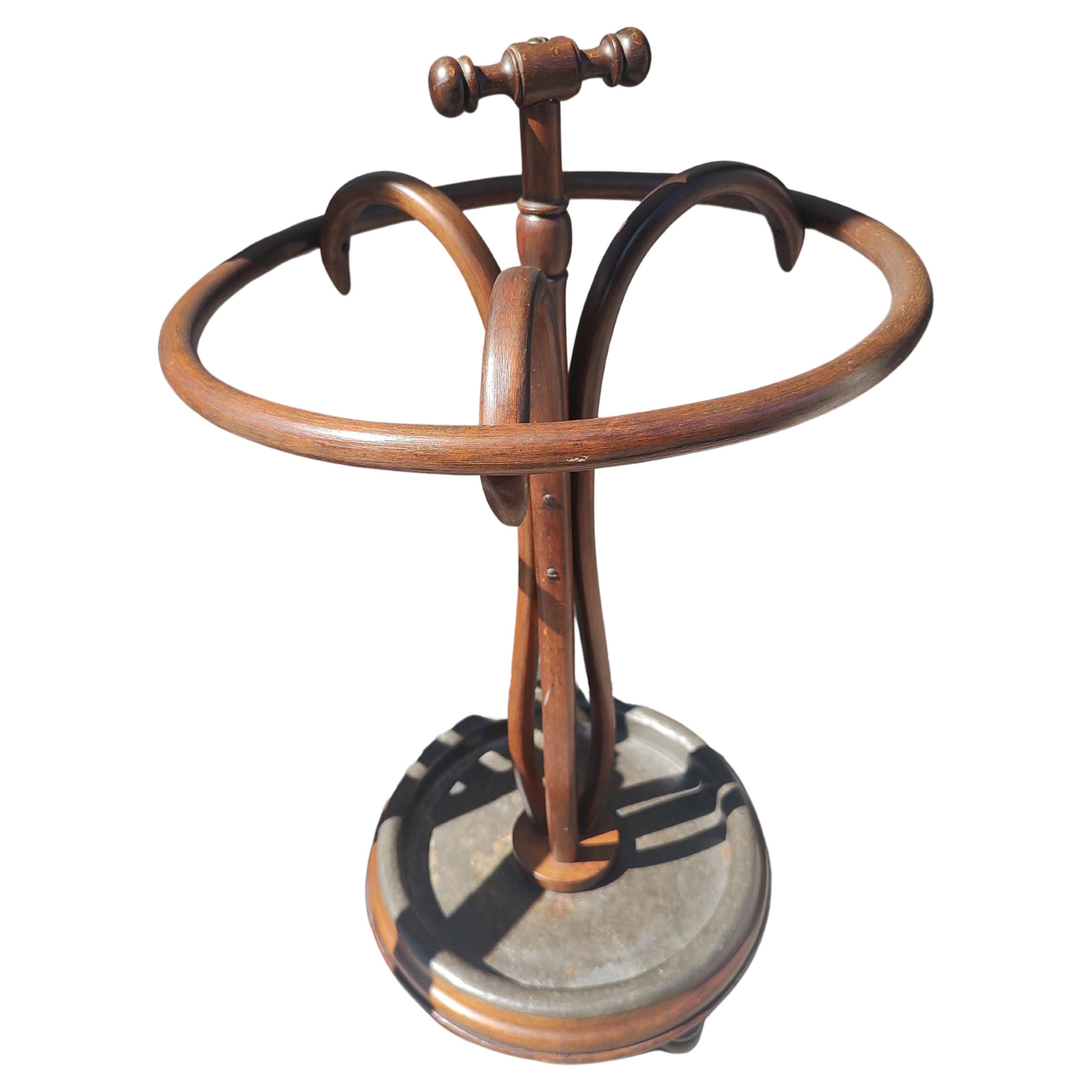 Porte-parapluies en chêne Thonet Bentwood de la fin du XIXe siècle avec plateau en plomb d'origine