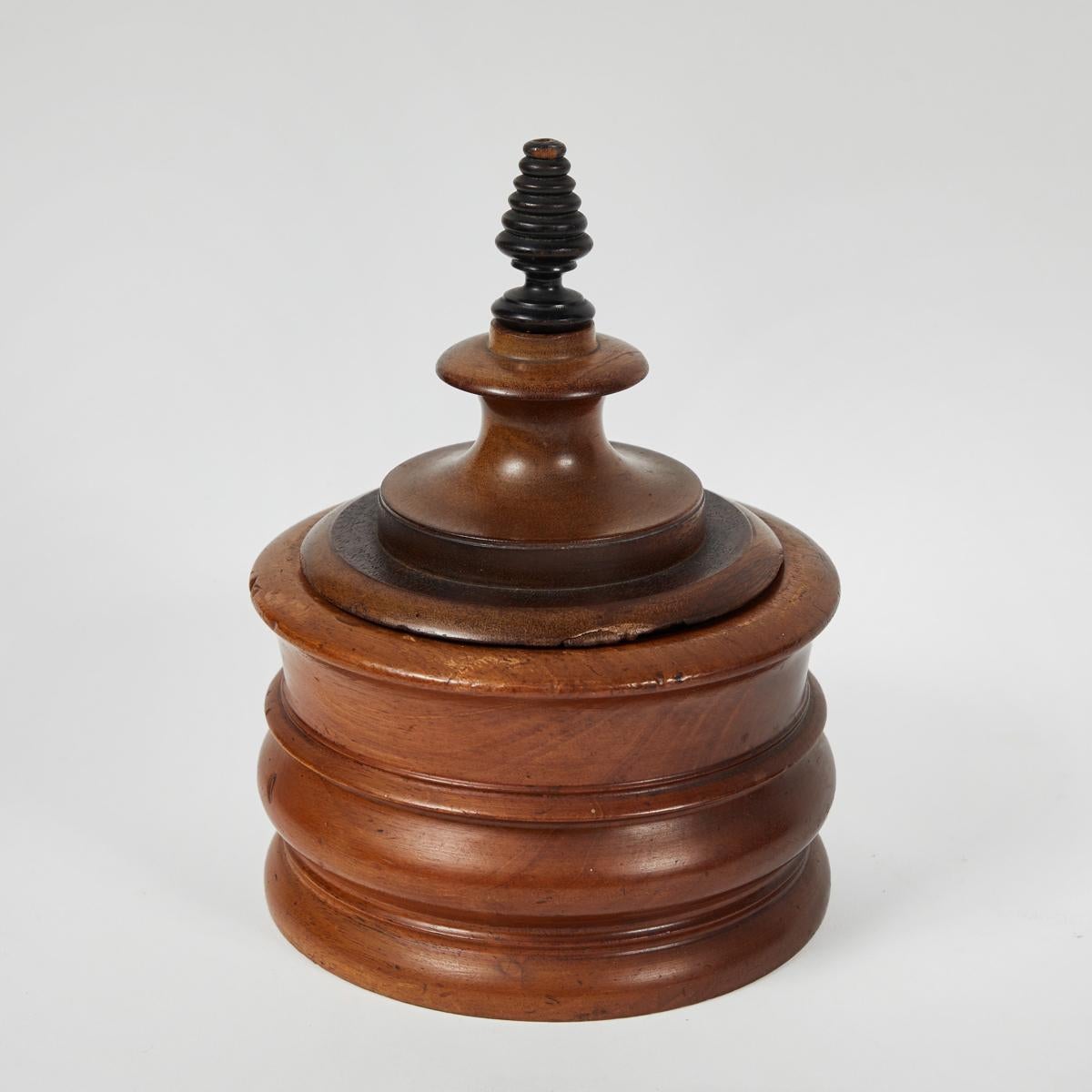 A wooden tobacco jar. Belgium, circa 1890.