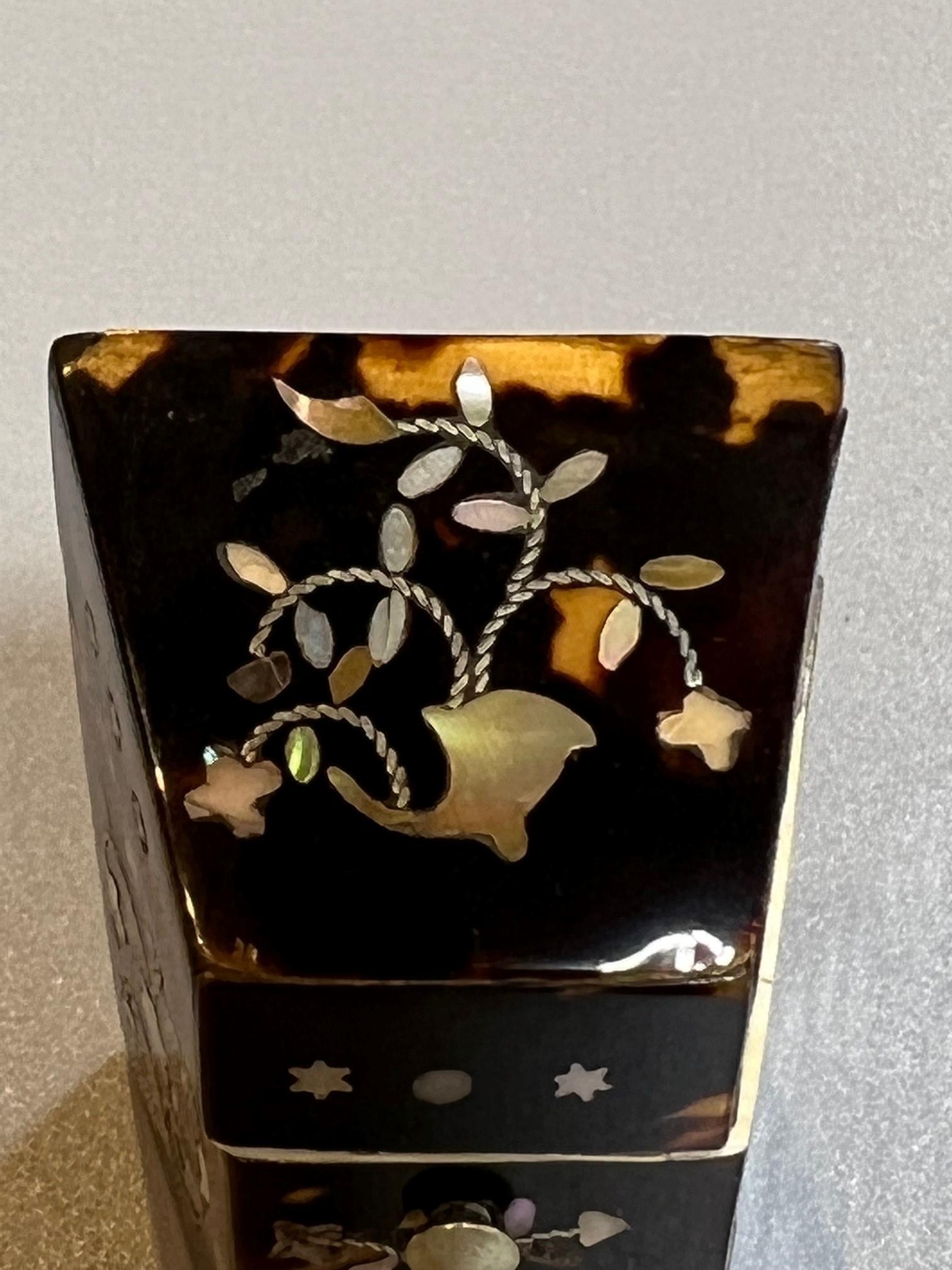 Late 19th Century Tortoise Shell Needle Case with Mother of Pearl Inlay In Good Condition For Sale In Stamford, CT