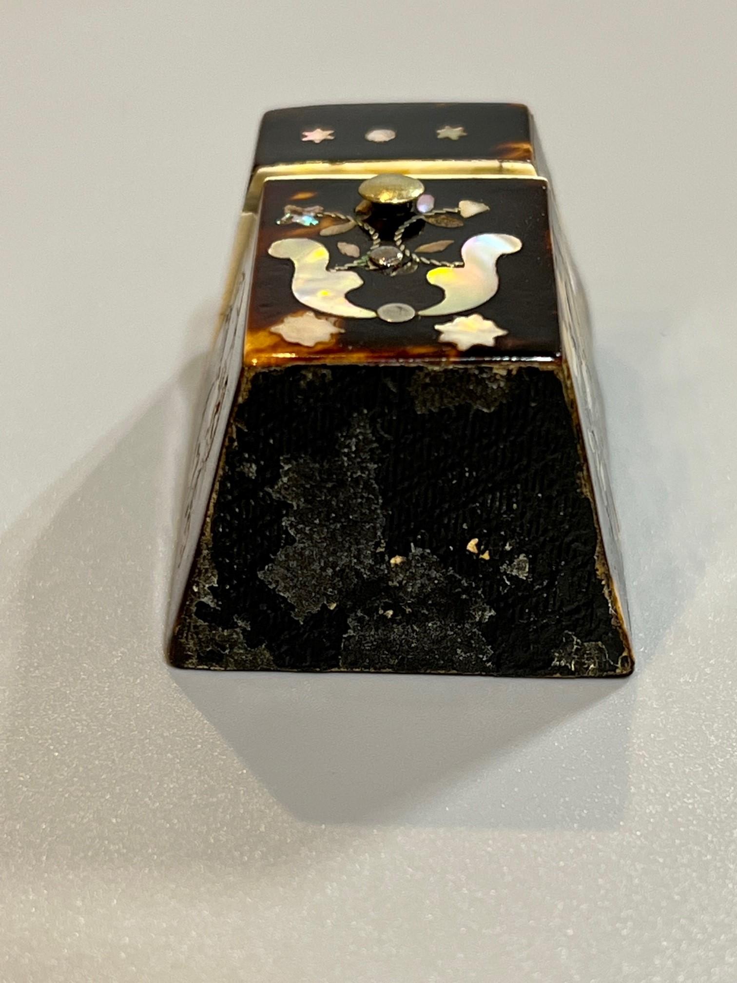 Late 19th Century Tortoise Shell Needle Case with Mother of Pearl Inlay For Sale 2