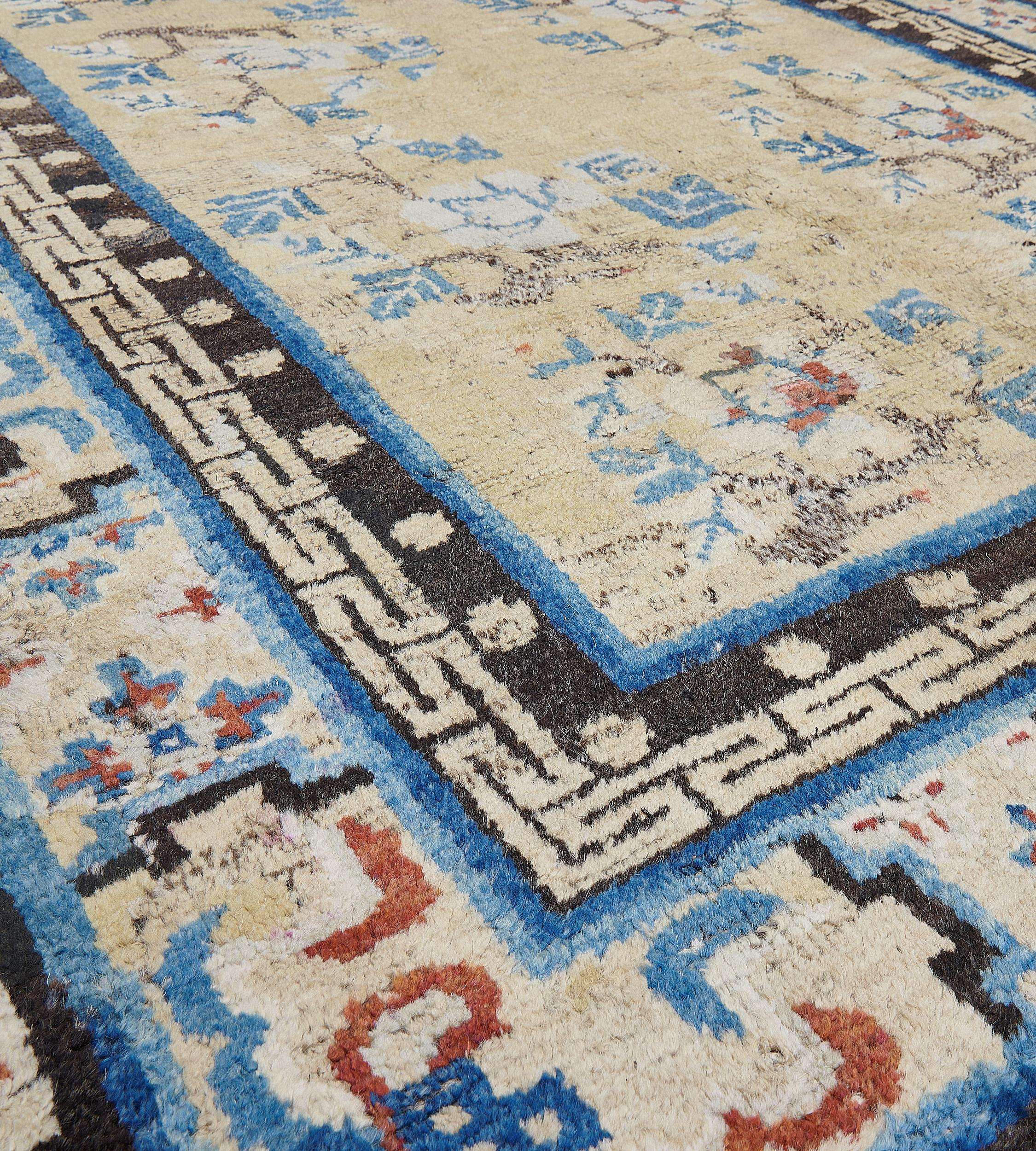 Hand-Woven Late 19th Century Traditional Handwoven Chinese Deco Rug For Sale