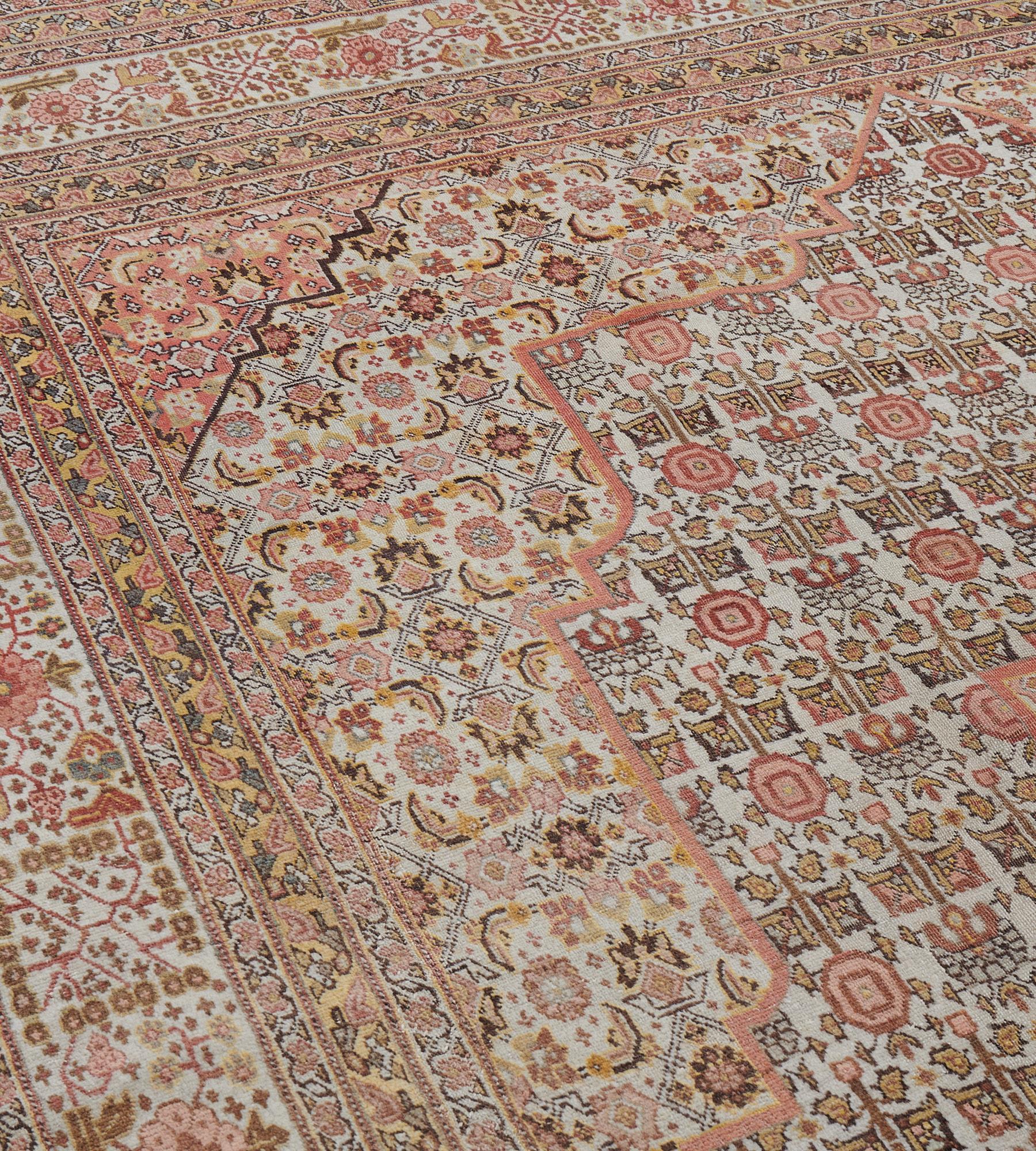 Late 19th Century Traditional Wool Handwoven Persian Tabriz Rug In Good Condition For Sale In West Hollywood, CA