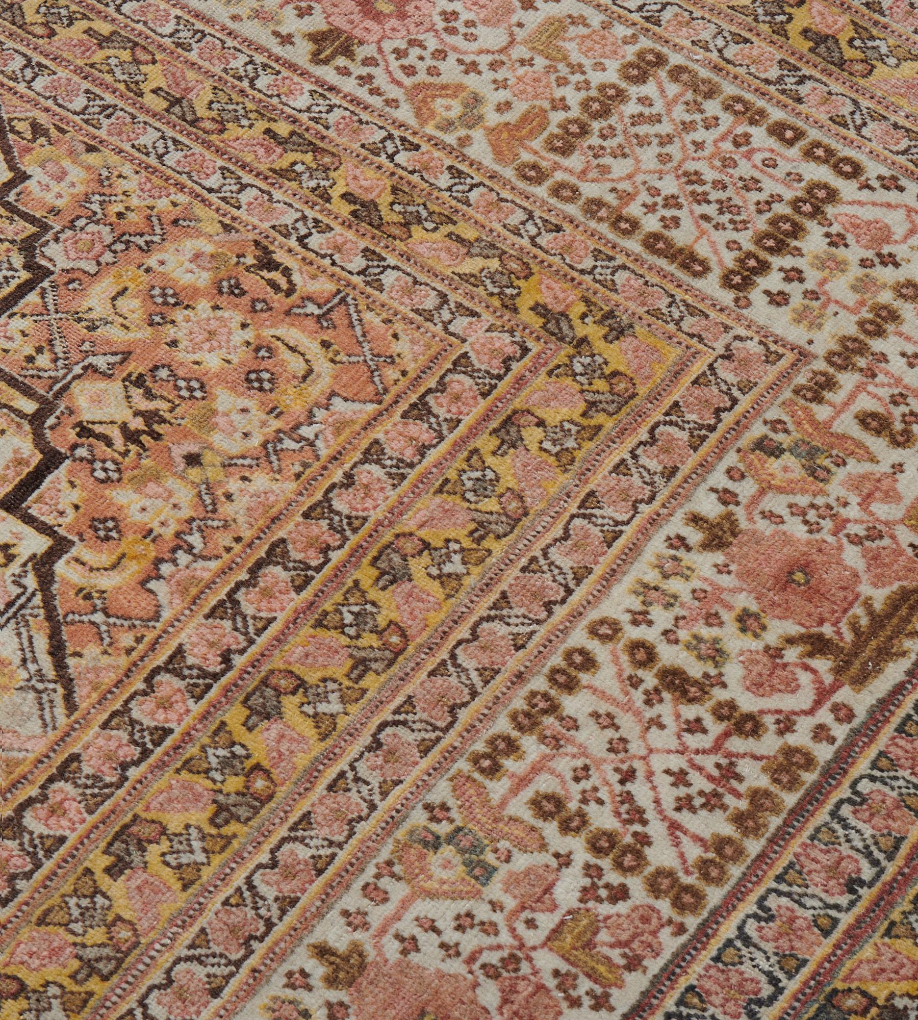 Late 19th Century Traditional Wool Handwoven Persian Tabriz Rug For Sale 3