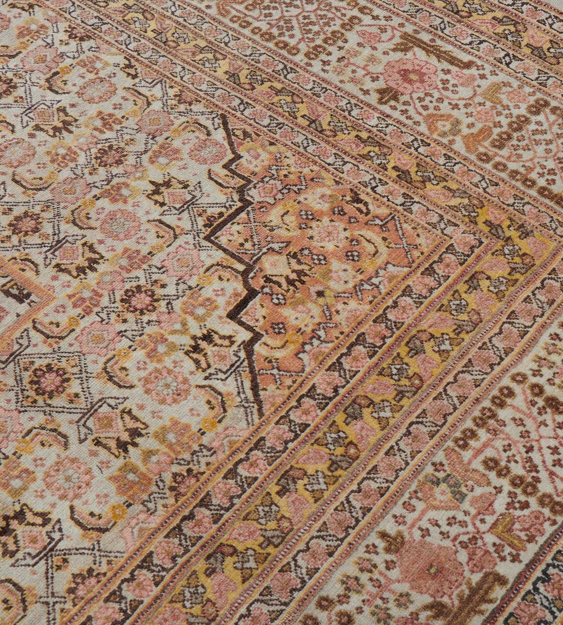 Late 19th Century Traditional Wool Handwoven Persian Tabriz Rug For Sale 4