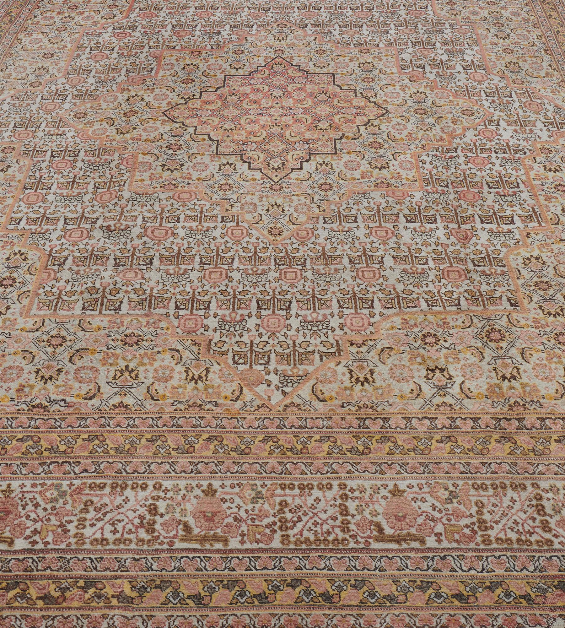 Late 19th Century Traditional Wool Handwoven Persian Tabriz Rug For Sale 5