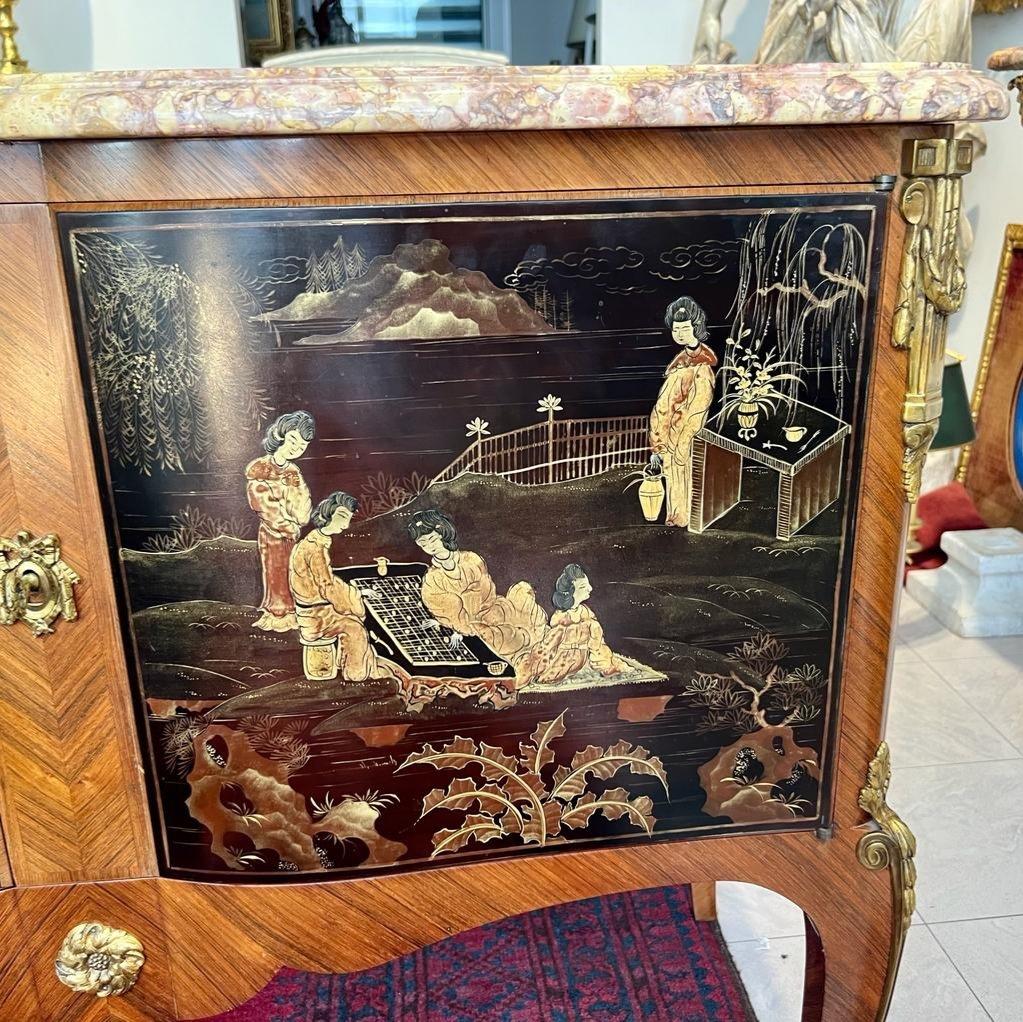 Late 19th-Century Transition Style Cabinet in Chinese Lacquer and Marquetry  For Sale 1