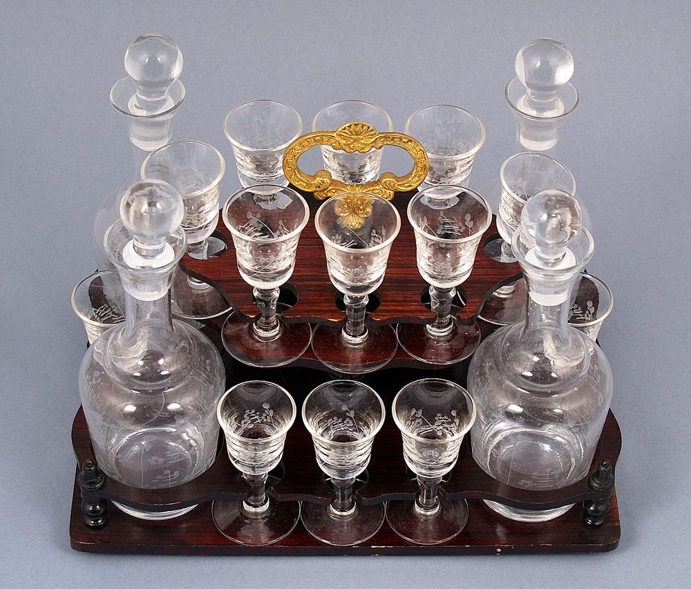 Late 19th Century Travel Mahogany Canteen with a Set of Glasses for Liqueurs In Good Condition For Sale In Liverpool, GB