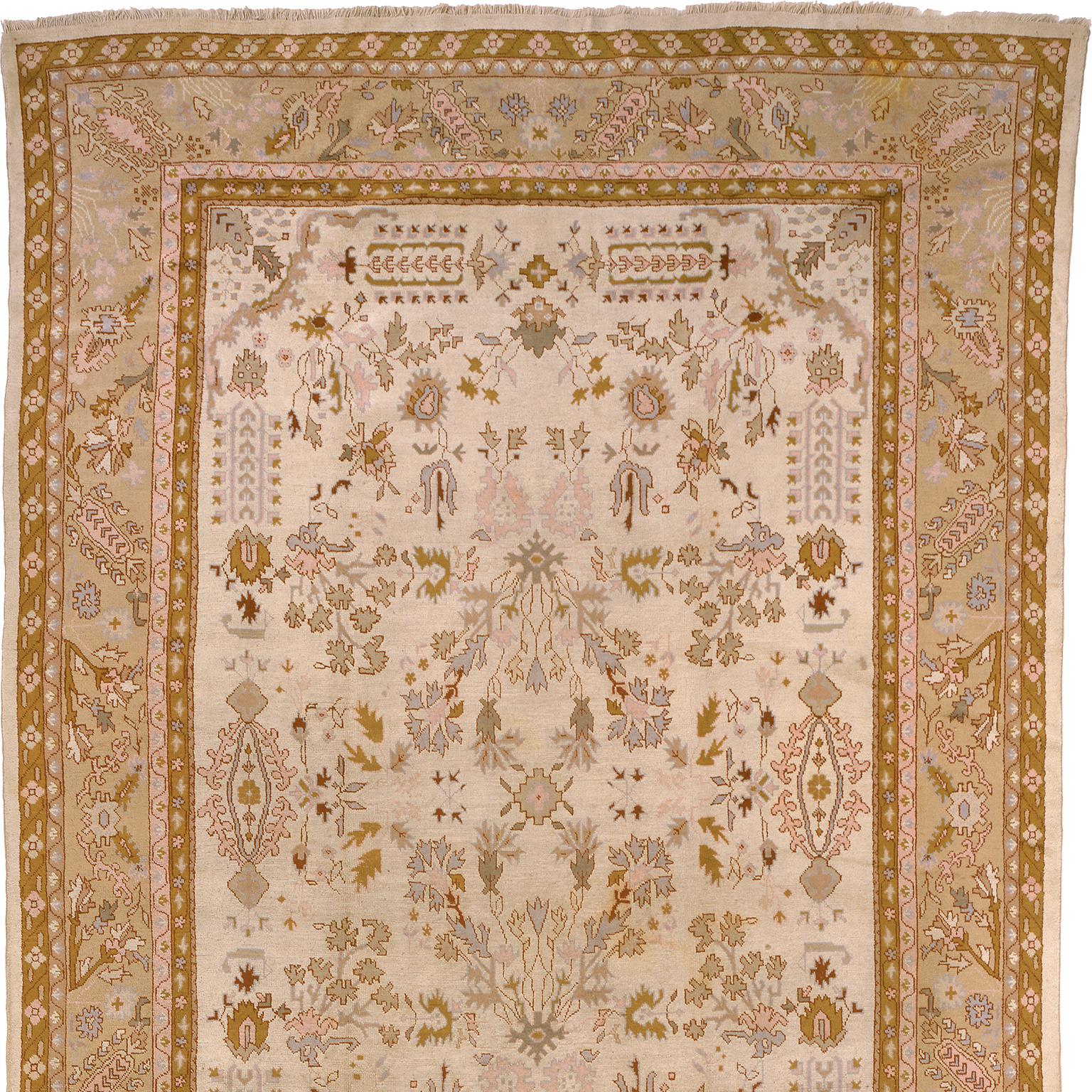 Late 19th Century Turkish Oushak Rug In Good Condition For Sale In New York, NY