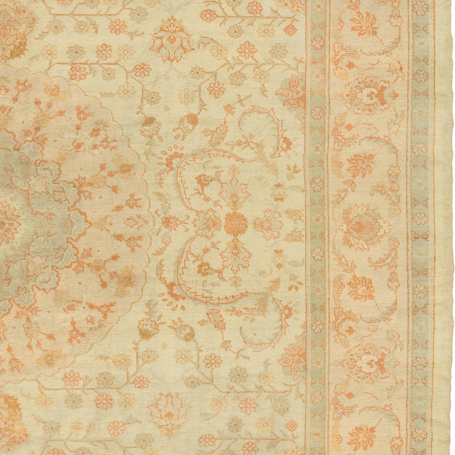 Türkischer Oushak-Teppich aus dem späten 19. Jahrhundert (Wolle) im Angebot