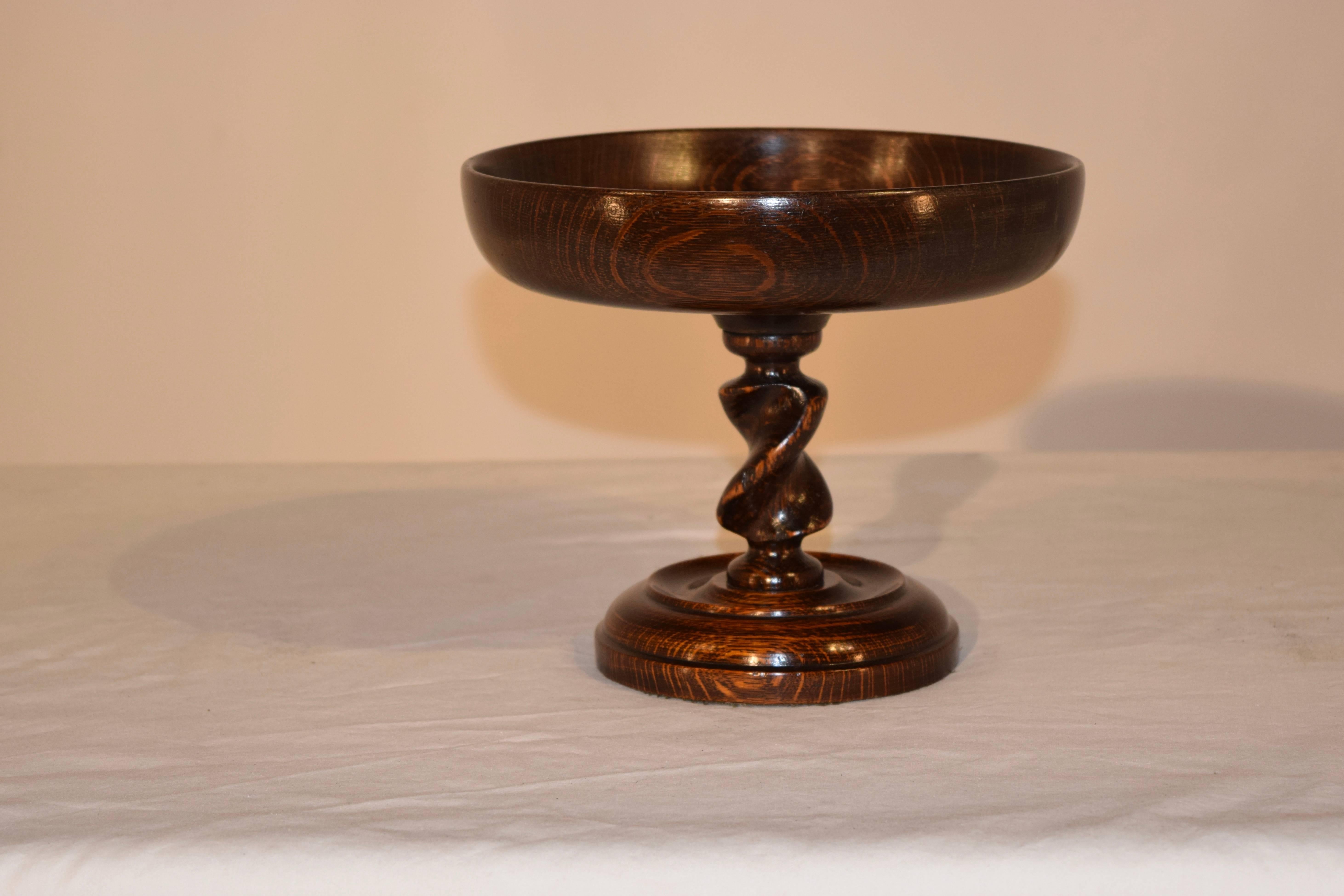 Late 19th century English oak hand-turned compote with a dish shaped bowl and a hand-turned barley twist stem, supported on a hand-turned base.