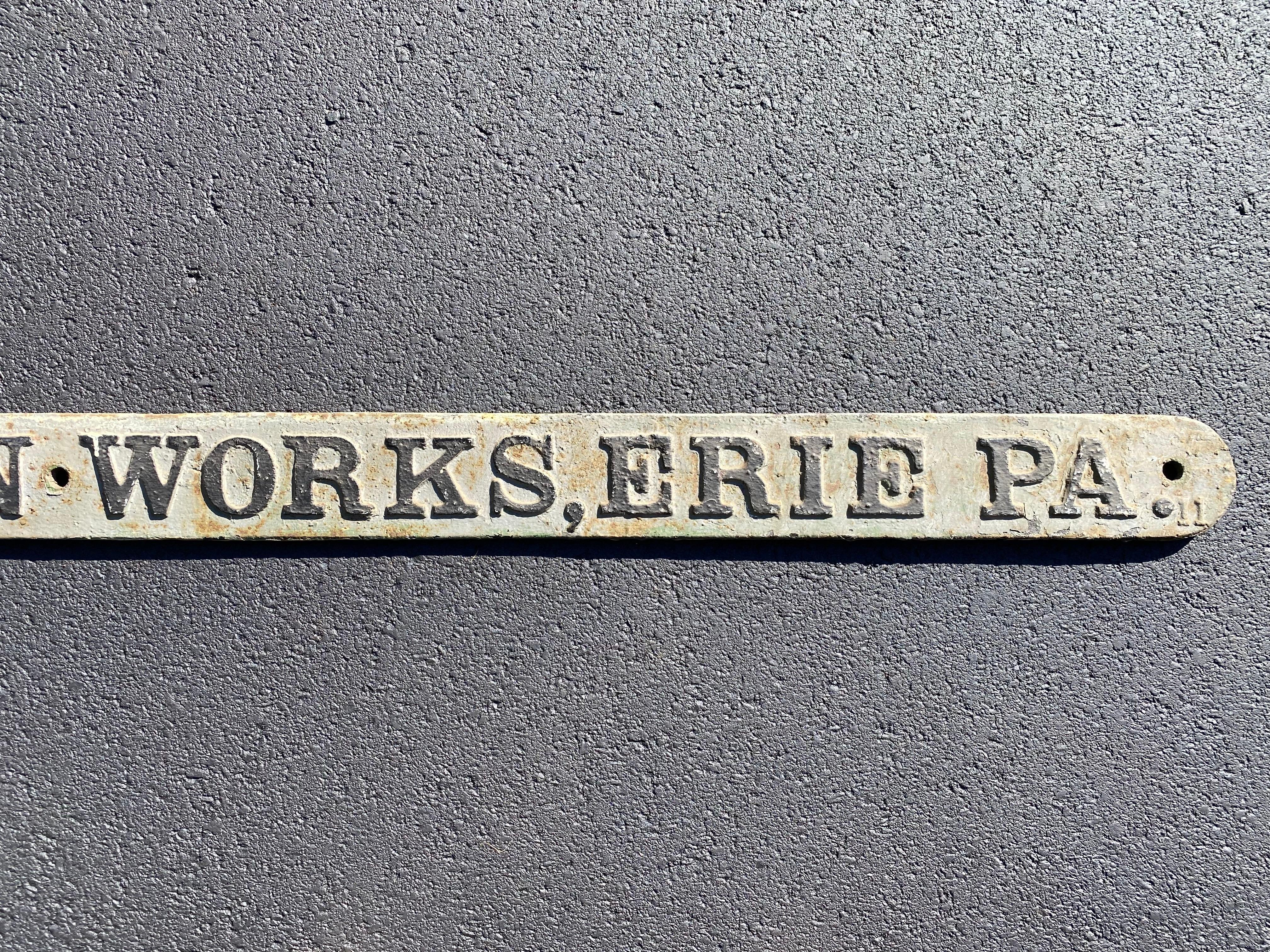 XIXe siècle Fin du 19ème siècle UNION IRON WORKS Eerie, Pennsylvanie Enseigne en fonte Folk Art en vente