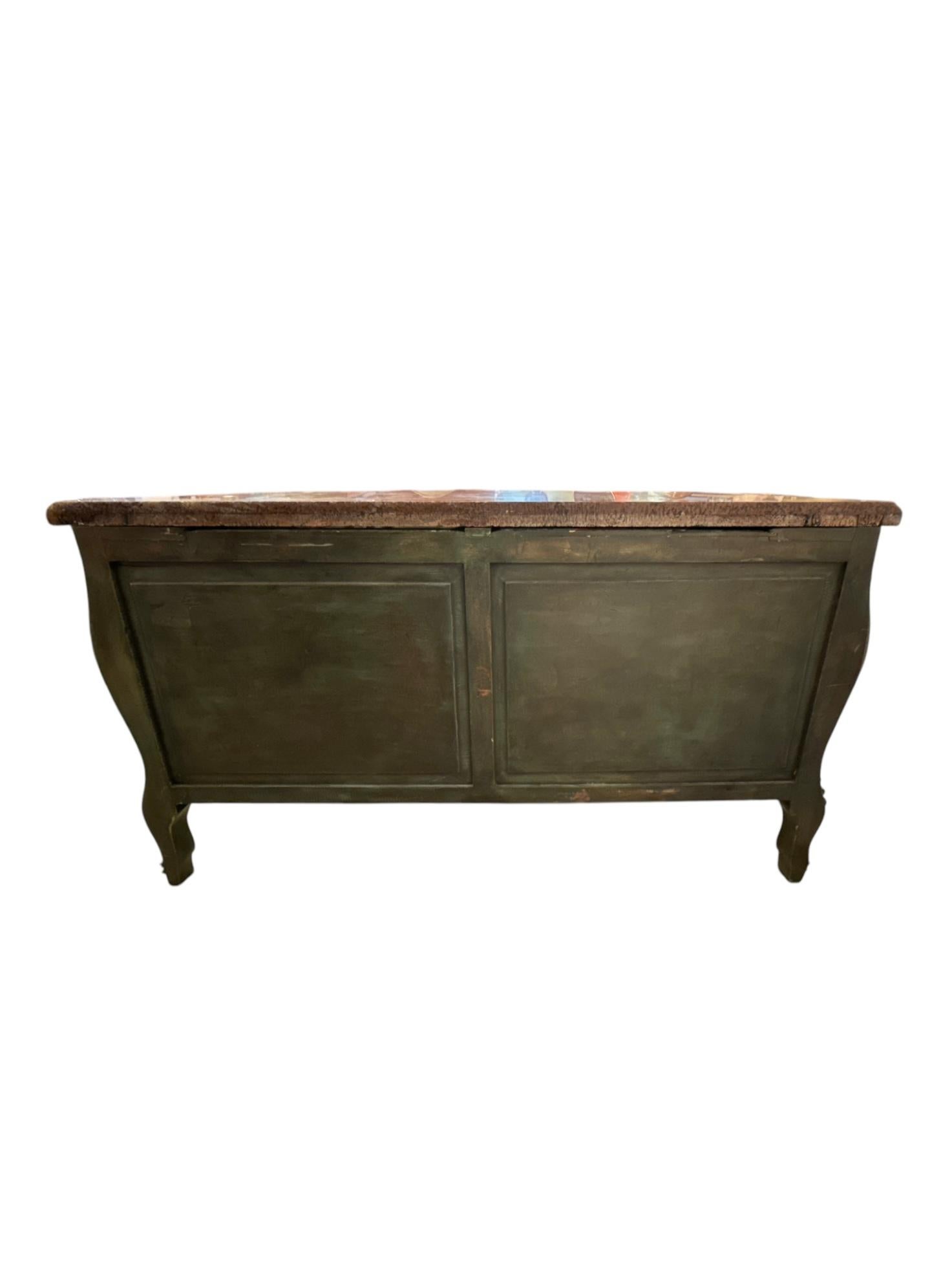 Commode con piano in marmo in stile rococò dipinto veneziano della fine del XIX secolo in vendita 6