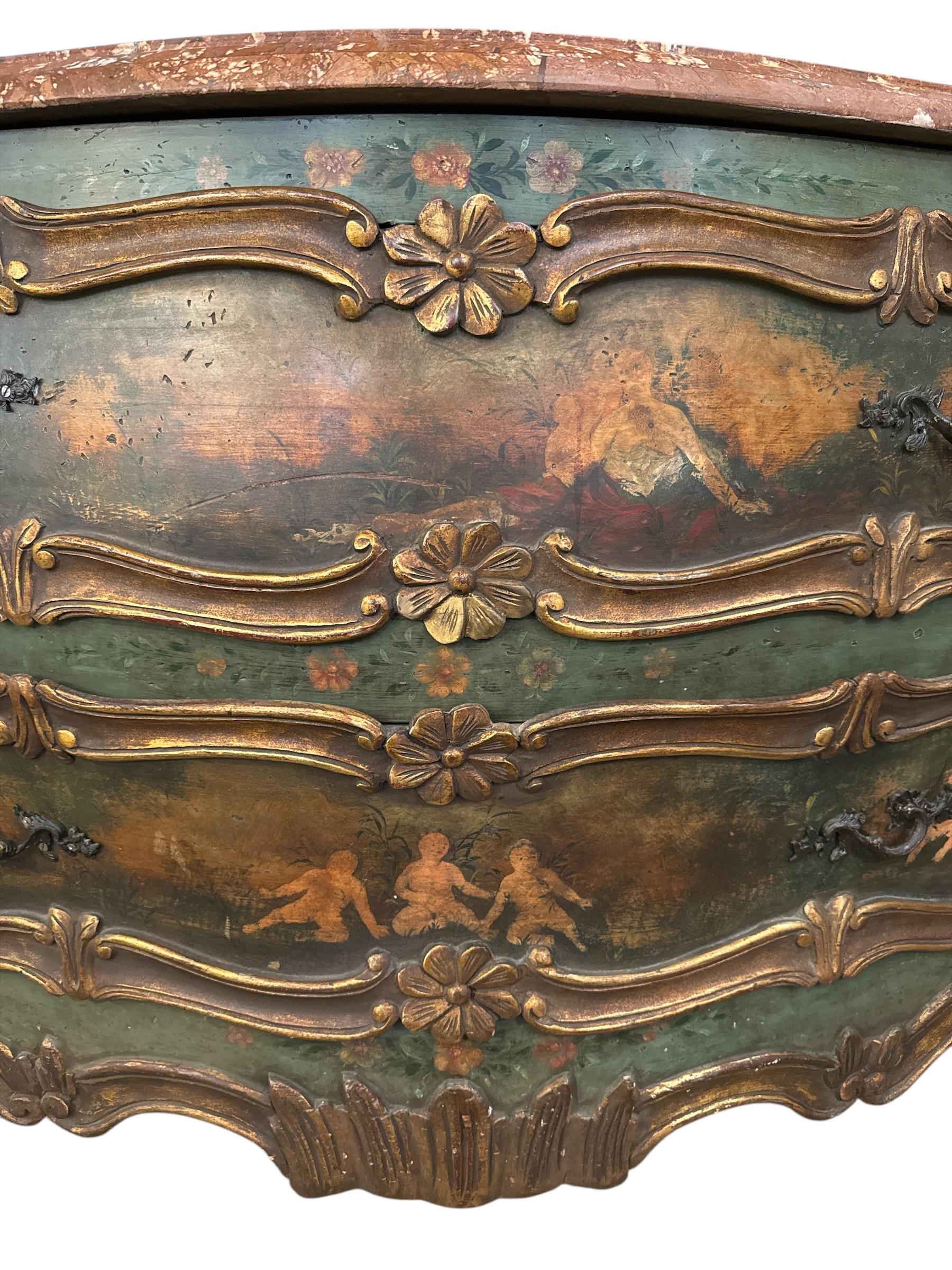 Commode con piano in marmo in stile rococò dipinto veneziano della fine del XIX secolo in vendita 1