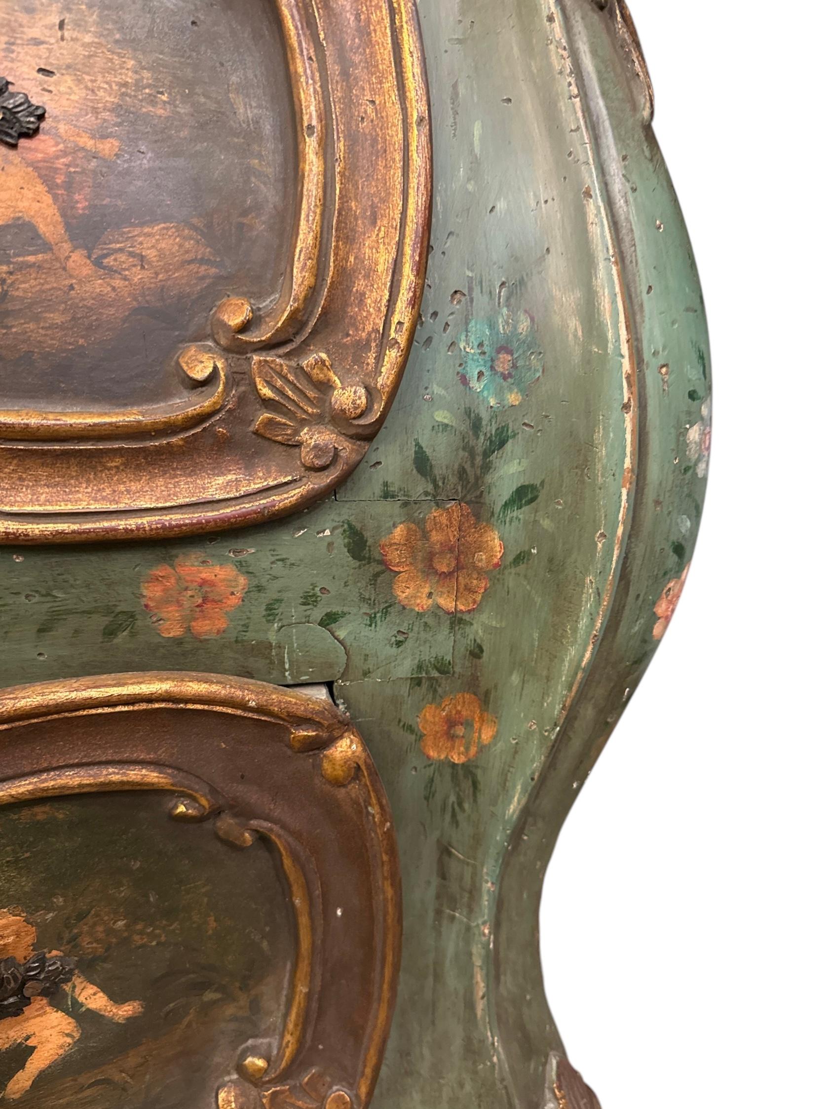 Commode con piano in marmo in stile rococò dipinto veneziano della fine del XIX secolo in vendita 2