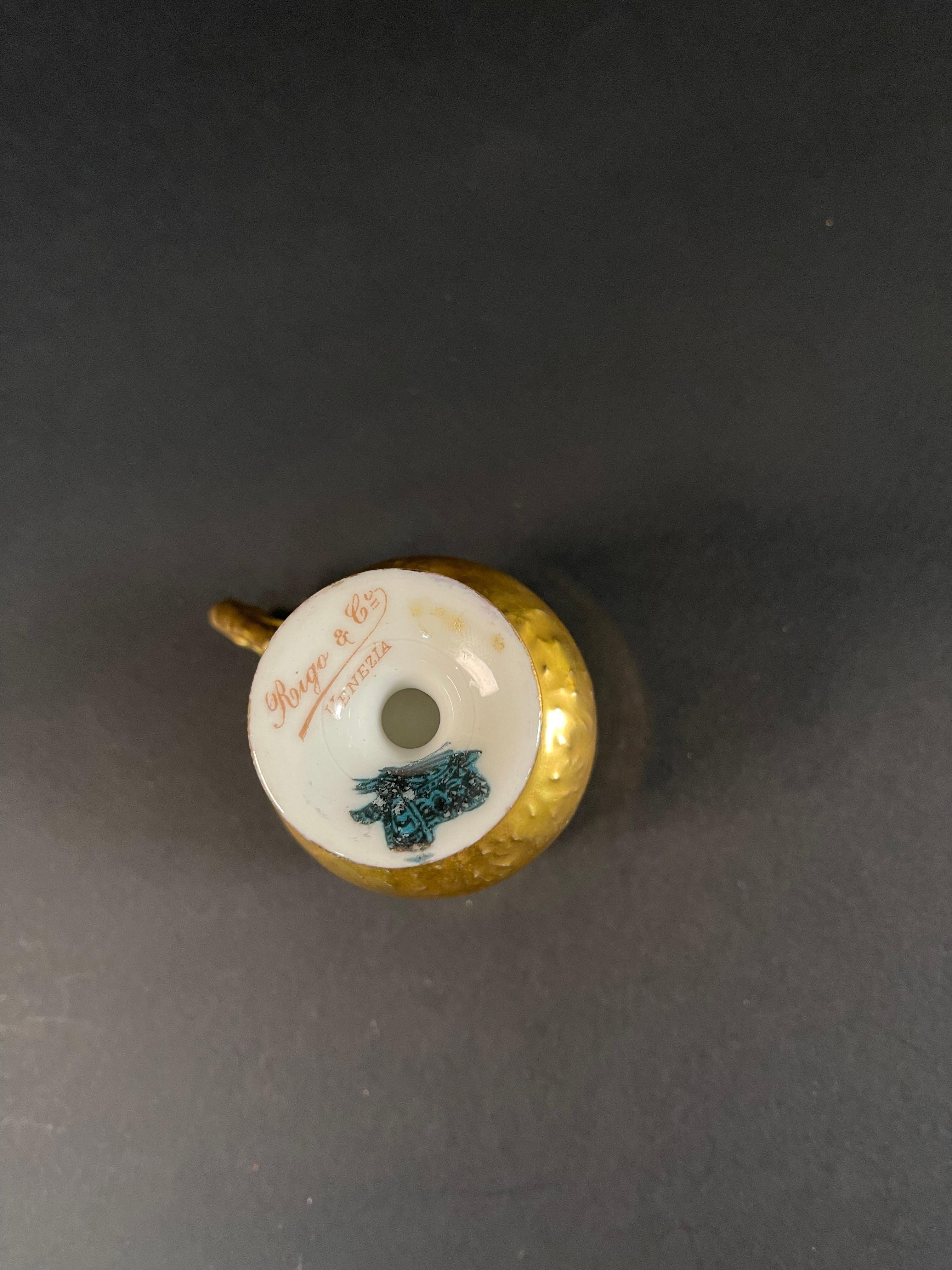 Vergoldetes venezianisches Porzellan, signiert Ende 19. im Angebot 5