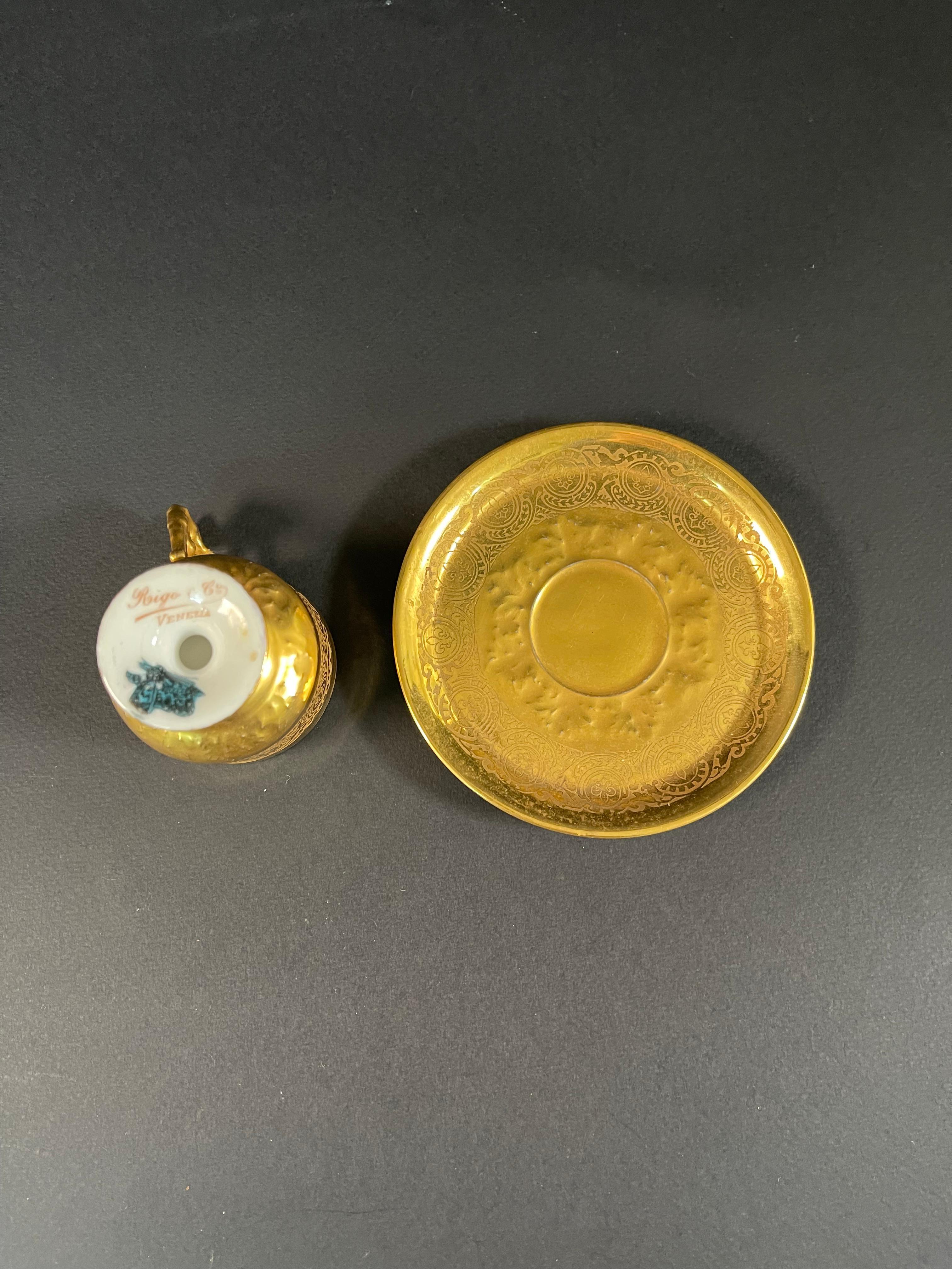 Vergoldetes venezianisches Porzellan, signiert Ende 19. im Angebot 1