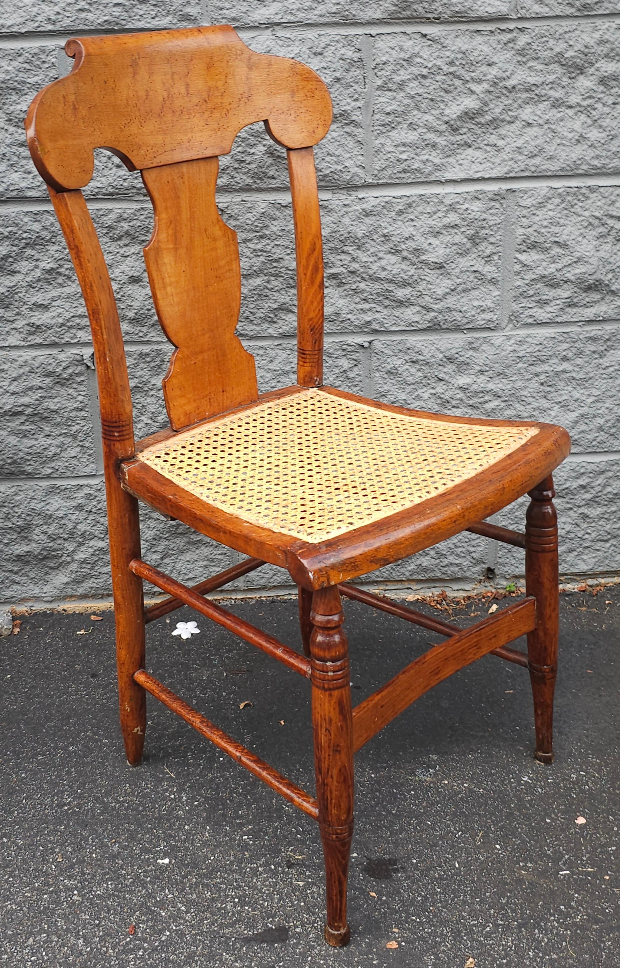 Victorien Chaise d'appoint victorienne de la fin du 19e siècle en érable à oeil de bœuf et en rotin en vente