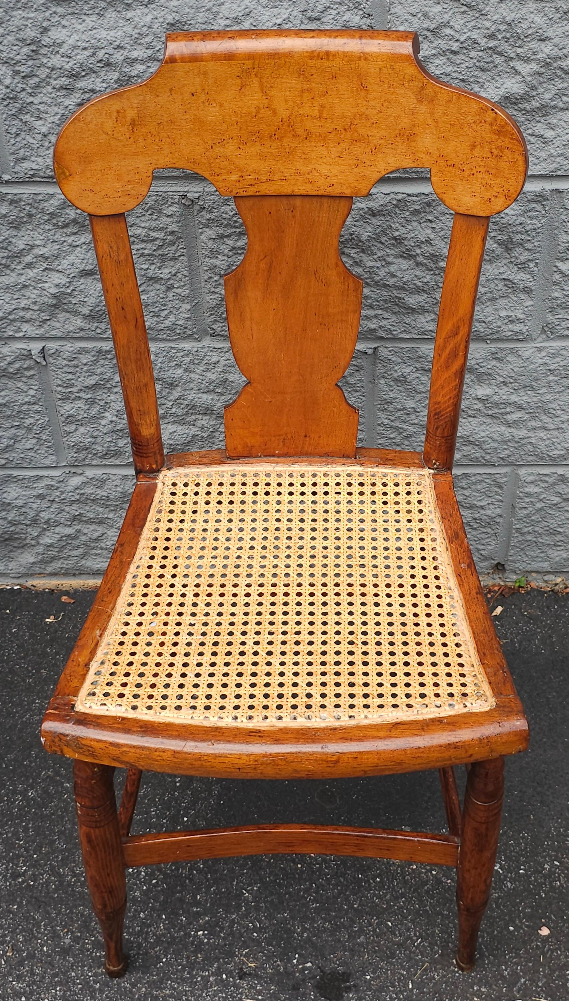 Américain Chaise d'appoint victorienne de la fin du 19e siècle en érable à oeil de bœuf et en rotin en vente