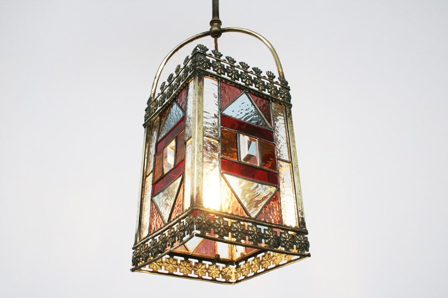 Late 19th Century Victorian Brass And Stained Glass Hall Lantern At 1stdibs Our victorian lighting collection contains elegant fixtures as well as a complete selection of victorian outdoor lighting and victorian switch plate covers to complete the transformation. late 19th century victorian brass and stained glass hall lantern