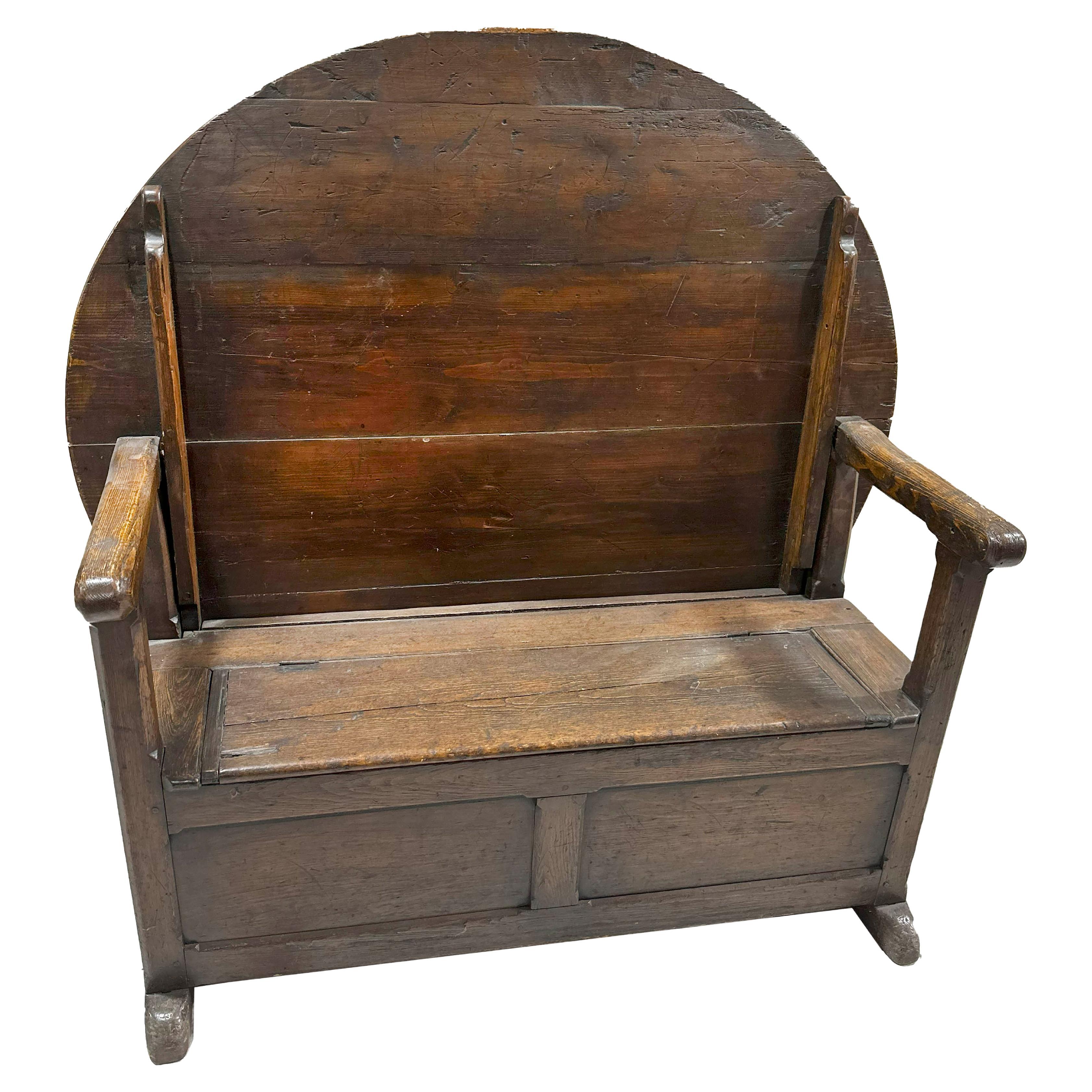 Late 19th Century Victorian English Oak Circular Top Hutch Table