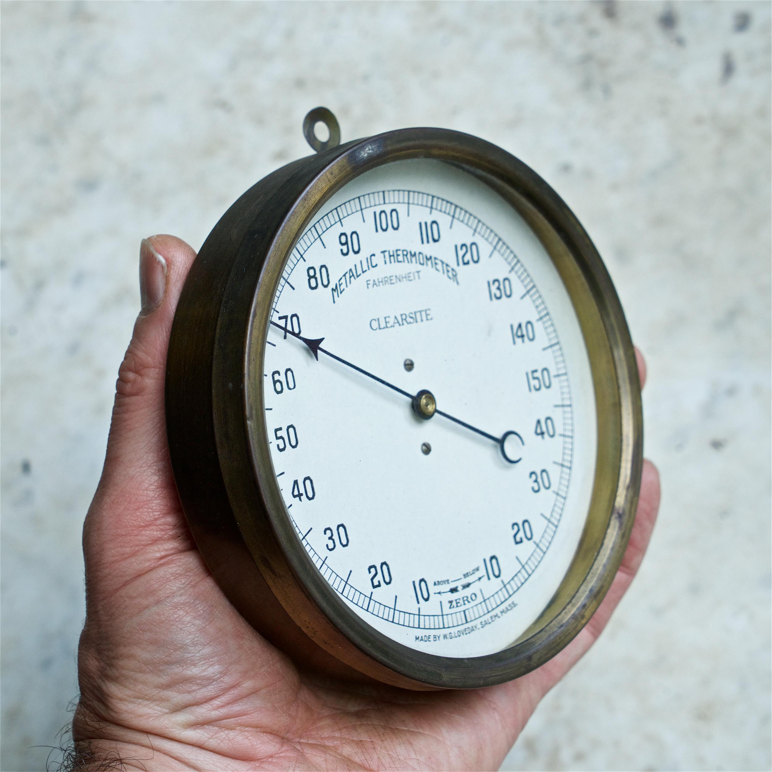 Late 19th Century Victorian Glasshouse Brass Metallic Fahrenheit Thermometer In Fair Condition In Hyattsville, MD