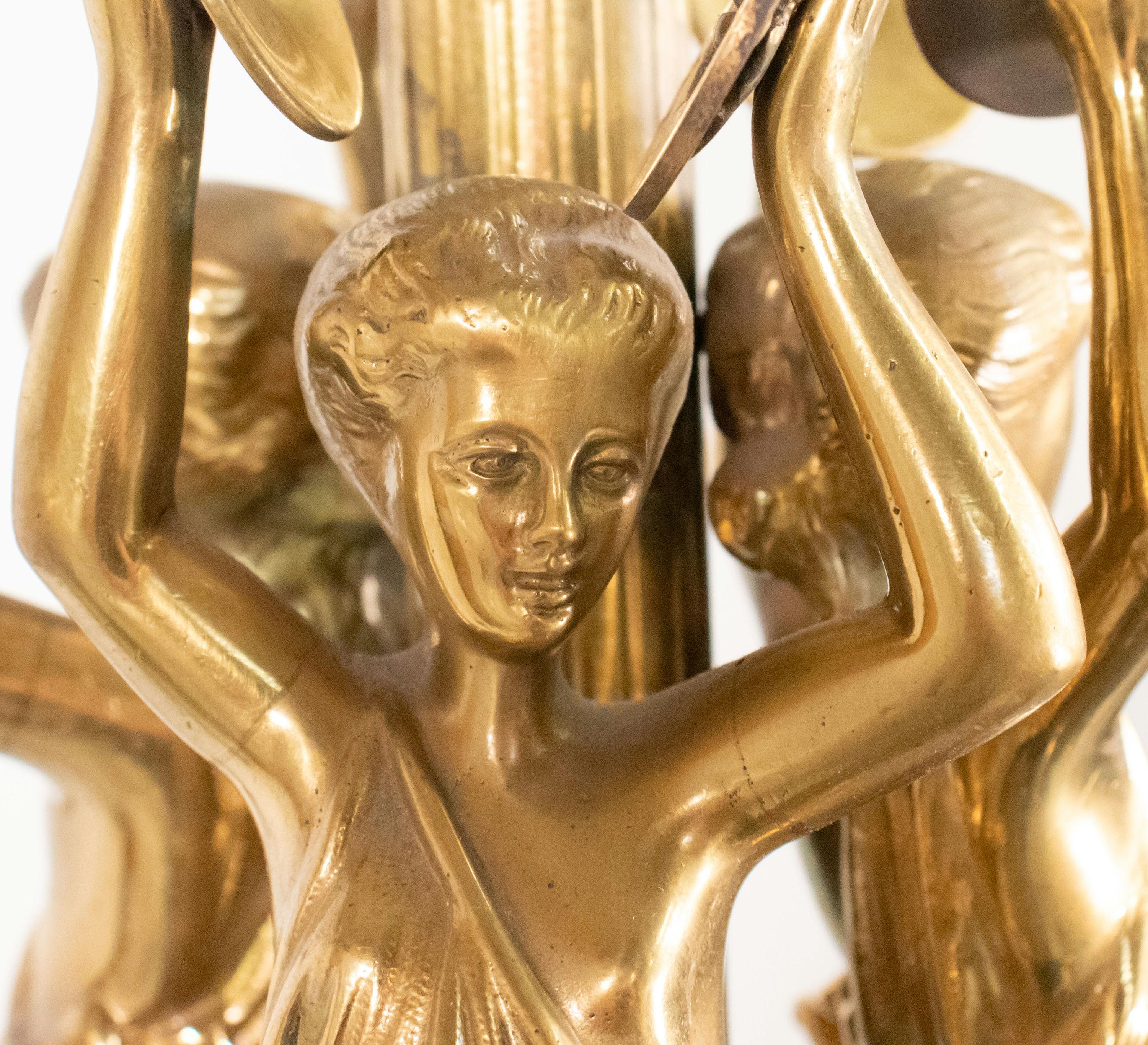 Inglese Lampadario a otto luci in bronzo neoclassico vittoriano di fine Ottocento in vendita