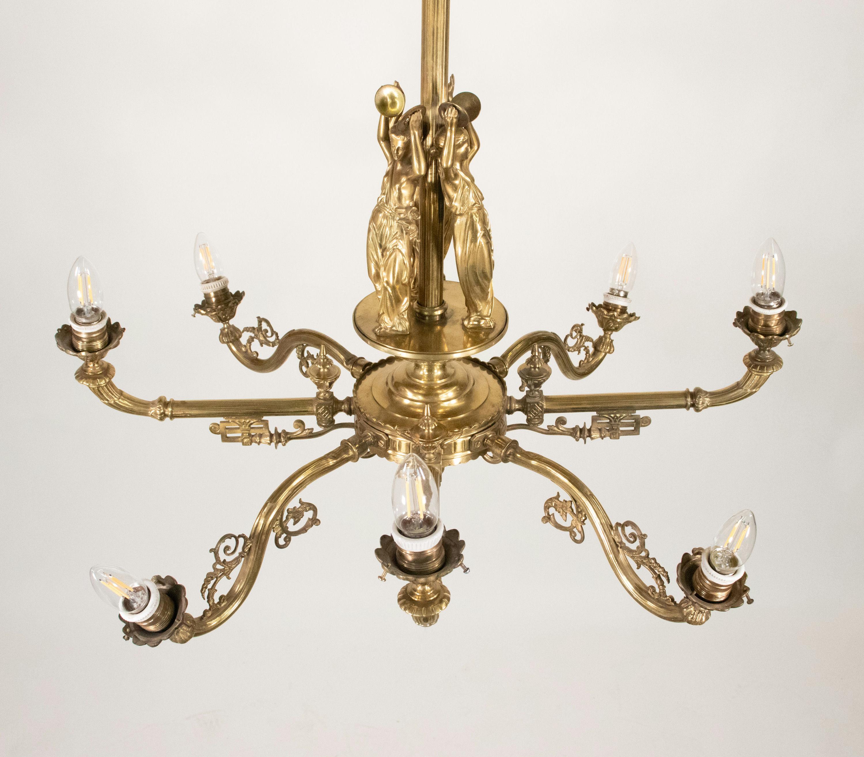 Bronzo Lampadario a otto luci in bronzo neoclassico vittoriano di fine Ottocento in vendita