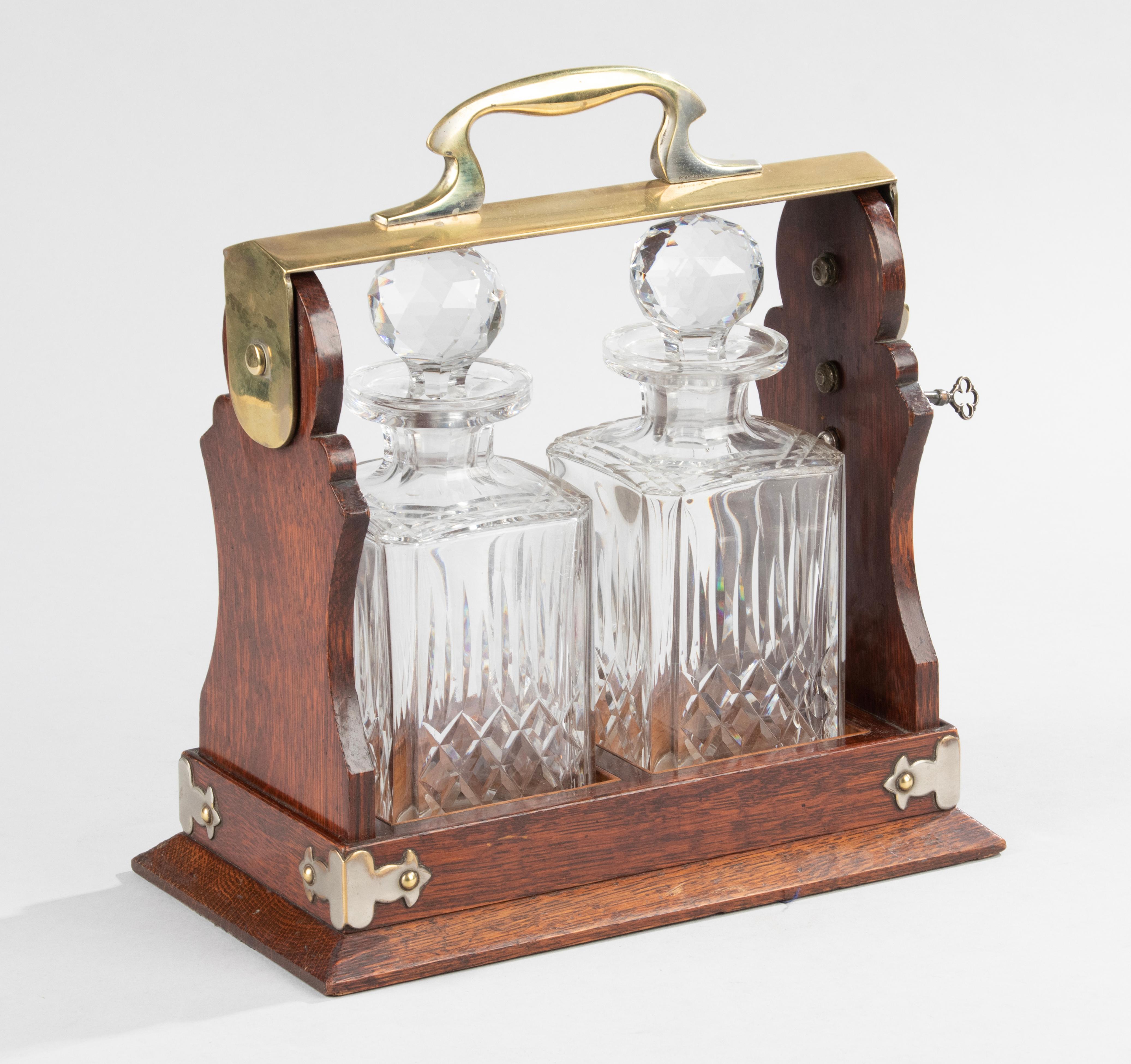 Late 19th Century Victorian Oak and Crystal Tantalus Made by Army & Navy CSL For Sale 7