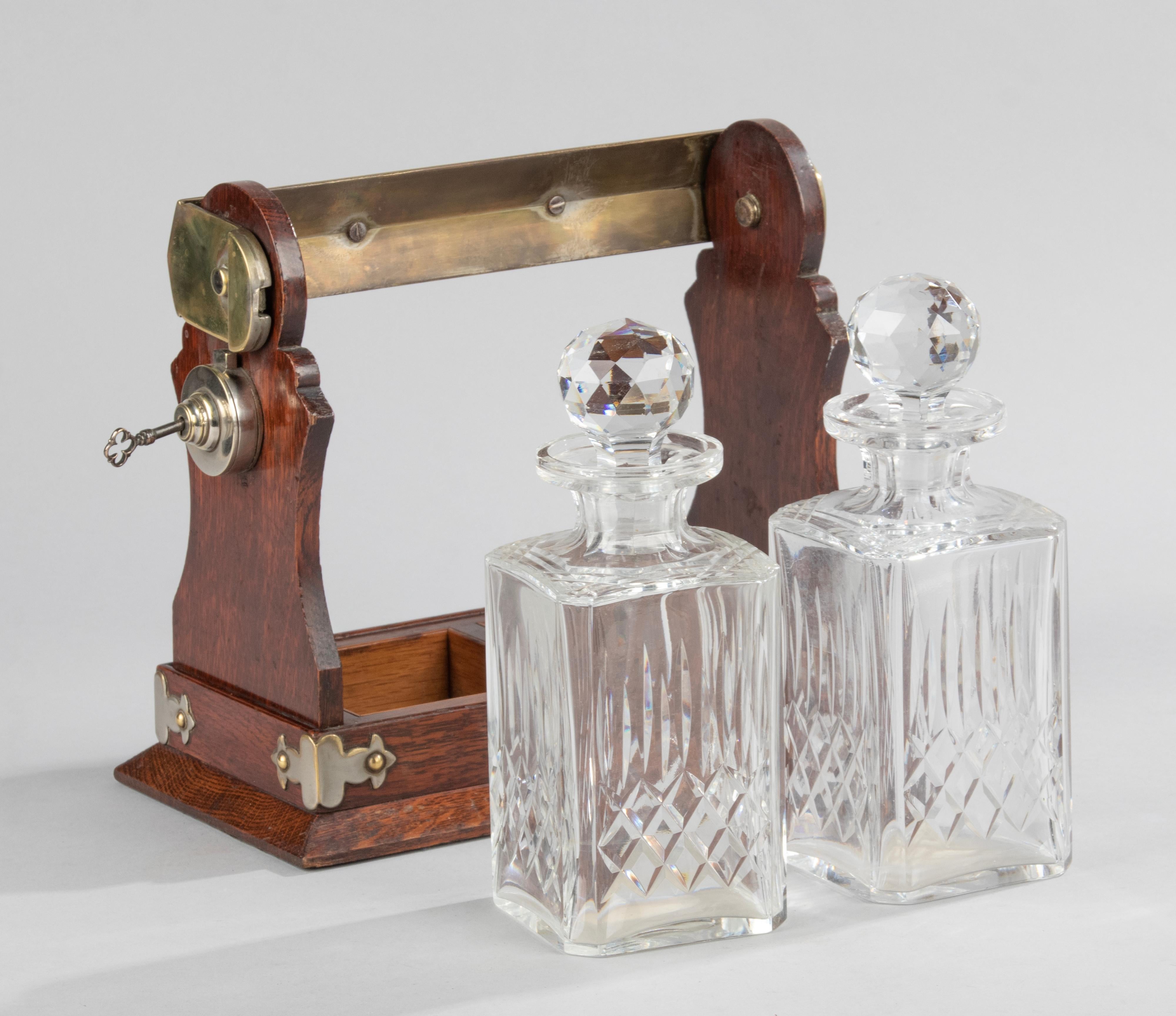 Late 19th Century Victorian Oak and Crystal Tantalus Made by Army & Navy CSL For Sale 10