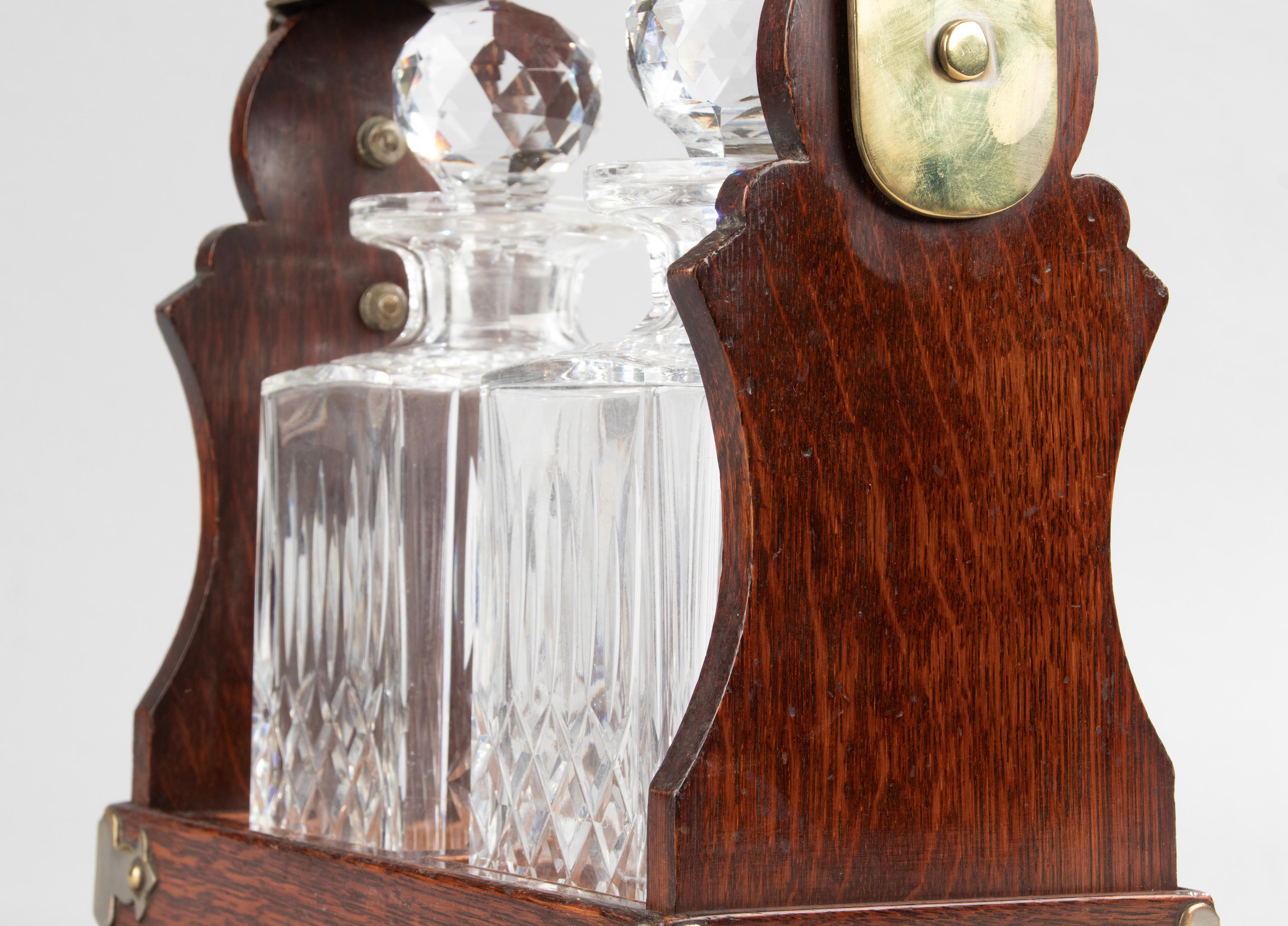 Late 19th Century Victorian Oak and Crystal Tantalus Made by Army & Navy CSL For Sale 11