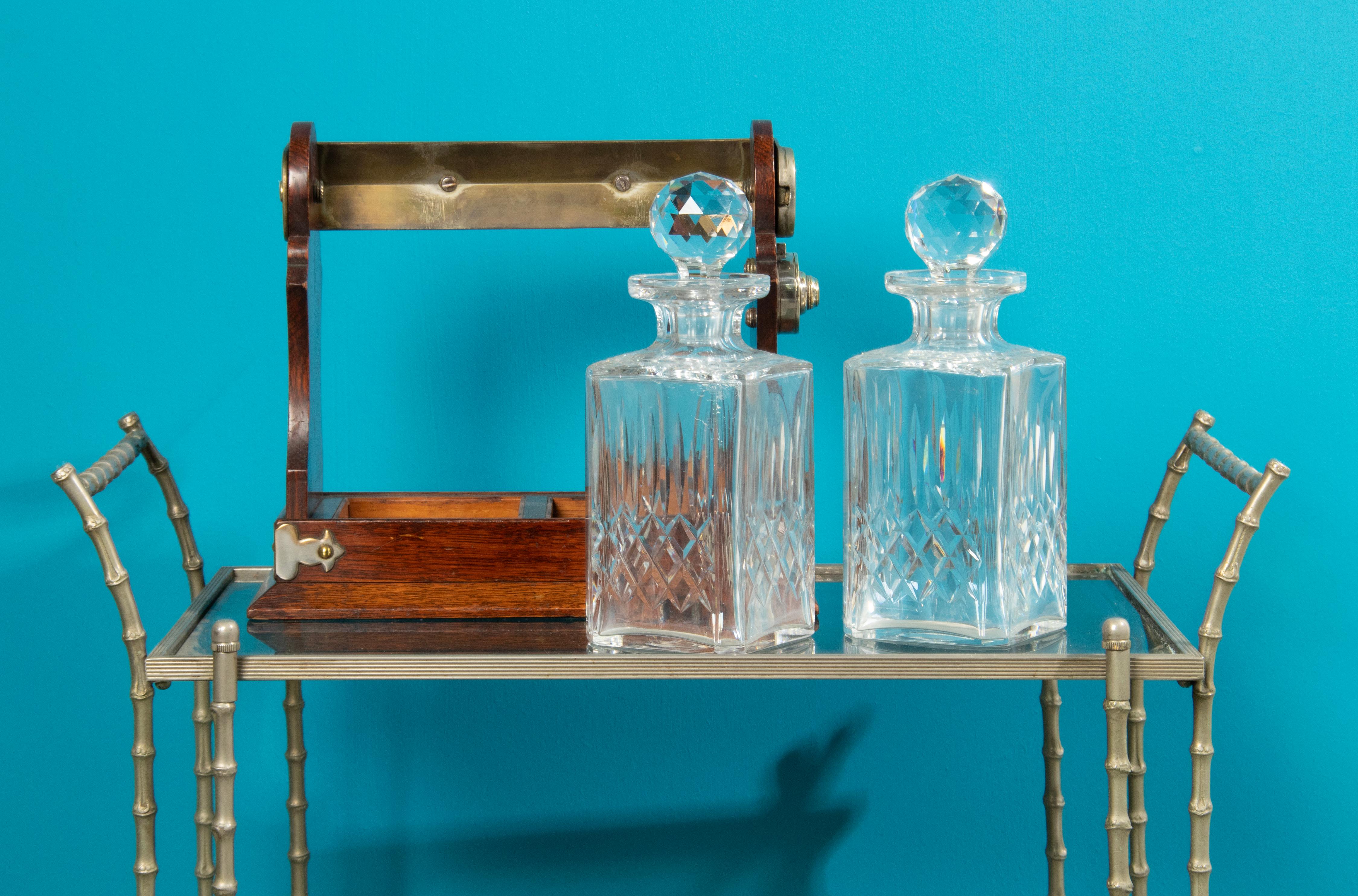 Victorien Tantale victorien en chêne et cristal de la fin du 19e siècle fabriqué par Army & Navy CSL en vente