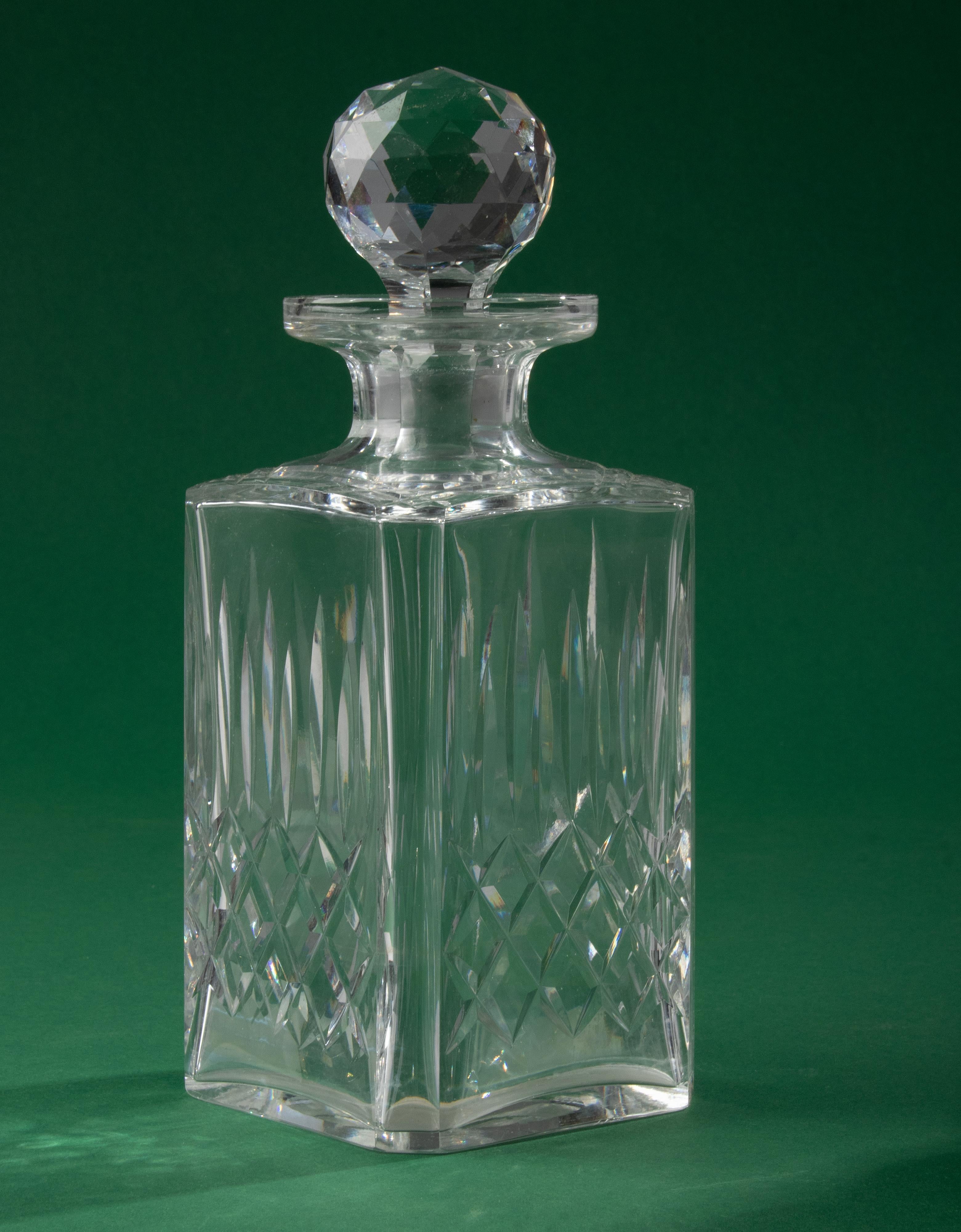 Viktorianische Tantalus aus Eiche und Kristall aus dem späten 19. Jahrhundert, hergestellt von Army & Navy CSL im Angebot 2