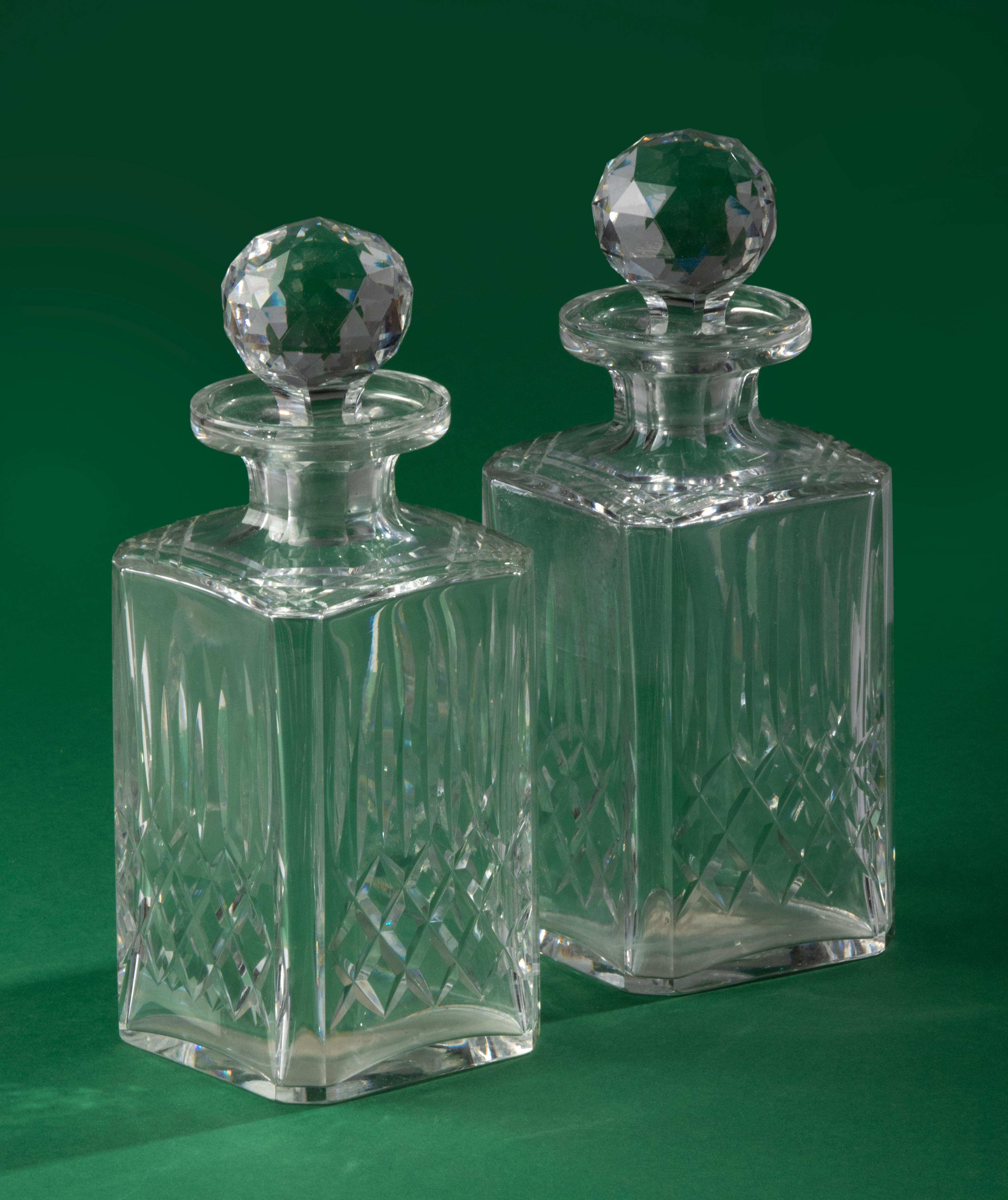 Viktorianische Tantalus aus Eiche und Kristall aus dem späten 19. Jahrhundert, hergestellt von Army & Navy CSL im Angebot 3