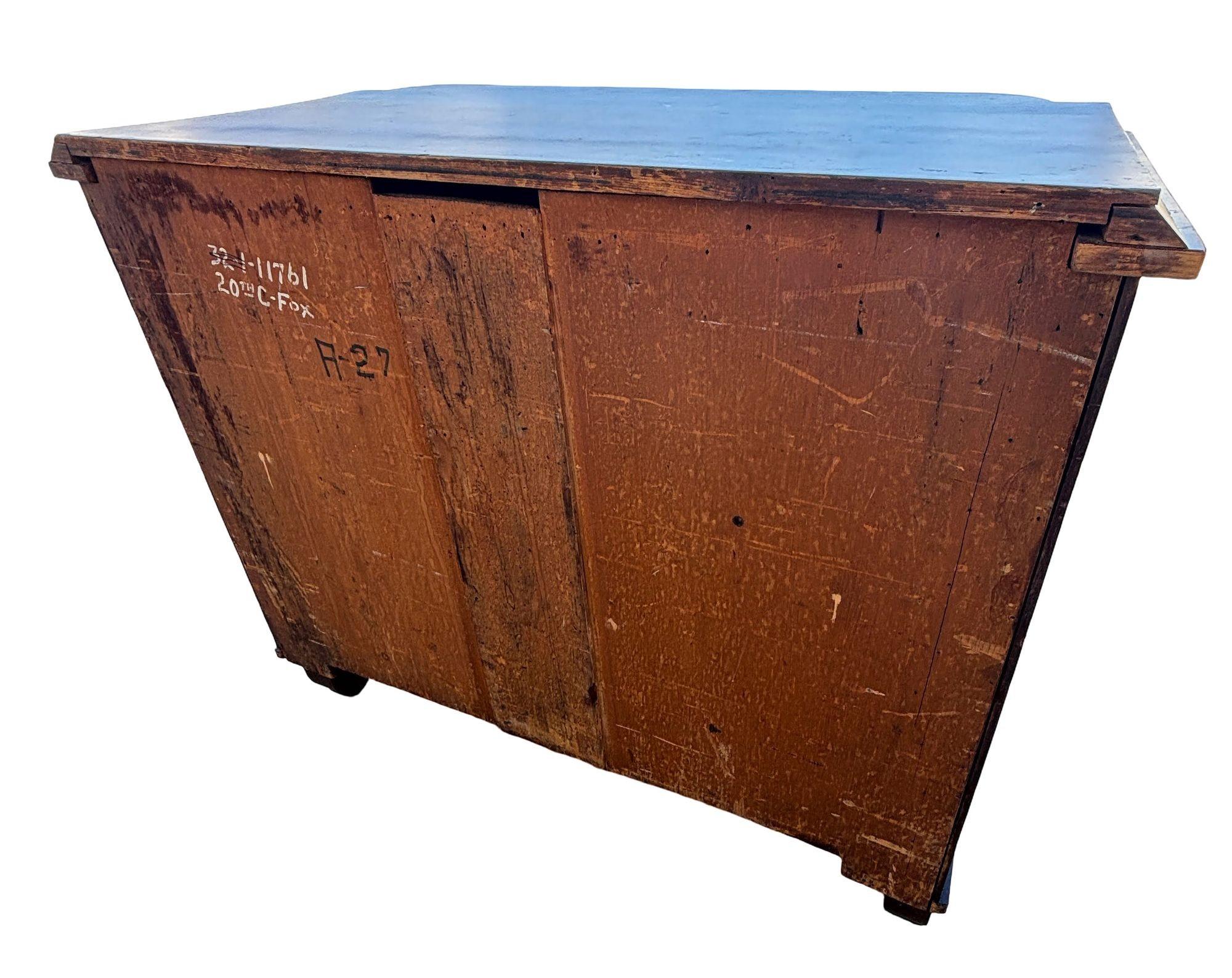Late 19th Century Victorian Queen Anne Lowboy Dresser with Sculpted Front For Sale 6