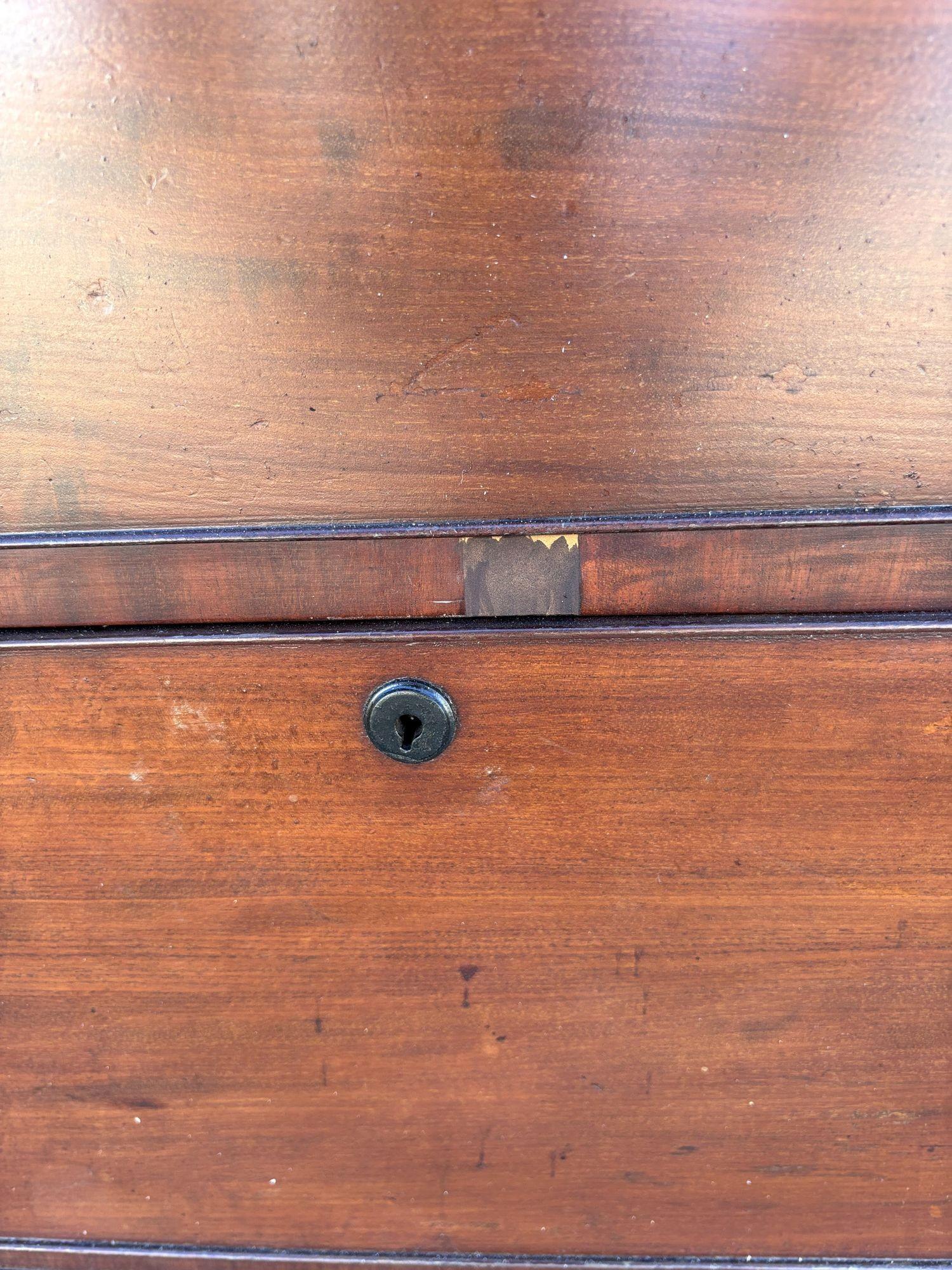 Late 19th Century Victorian Queen Anne Lowboy Dresser with Sculpted Front For Sale 8
