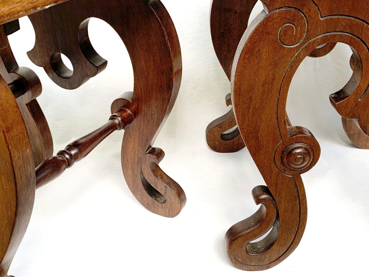 Anglais Fin du 19e siècle, paire de tabourets victoriens de style Revive rococo en vente
