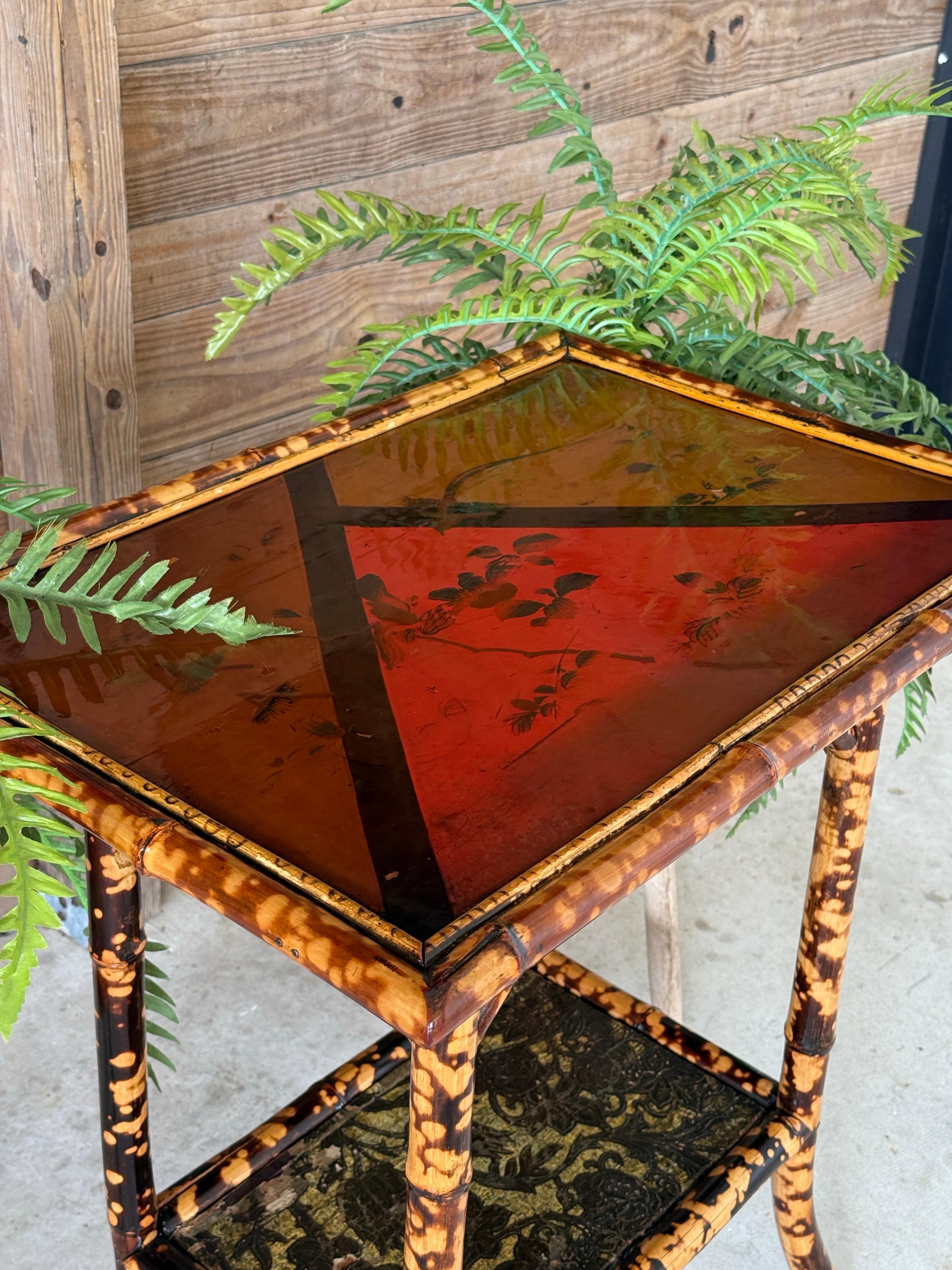 Table d'appoint victorienne en bambou japanné laqué à la fin du 19e siècle en vente 9