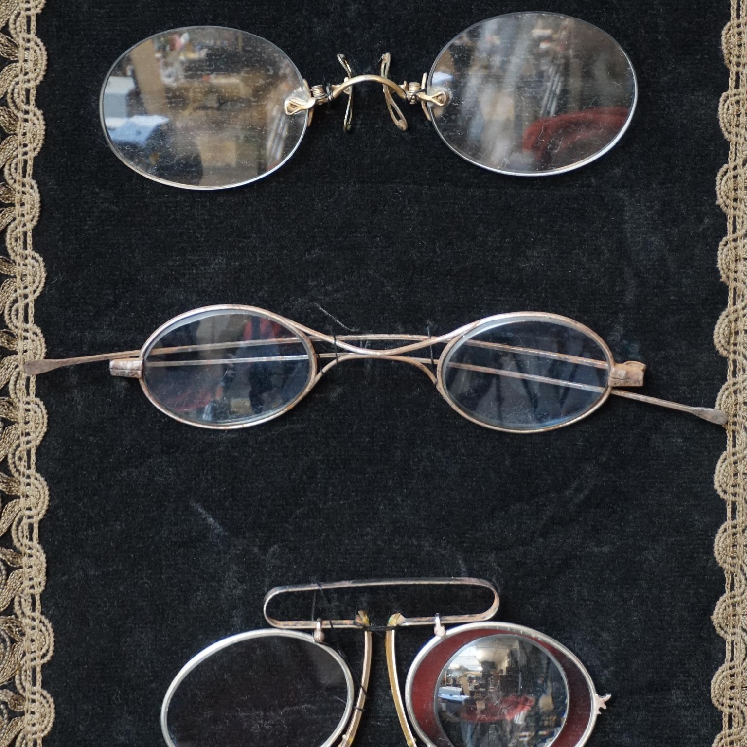 Late 19th Century Victorian Set of Ten Sales Samples Eye Glasses and Pince Nez In Good Condition For Sale In Haarlem, NL