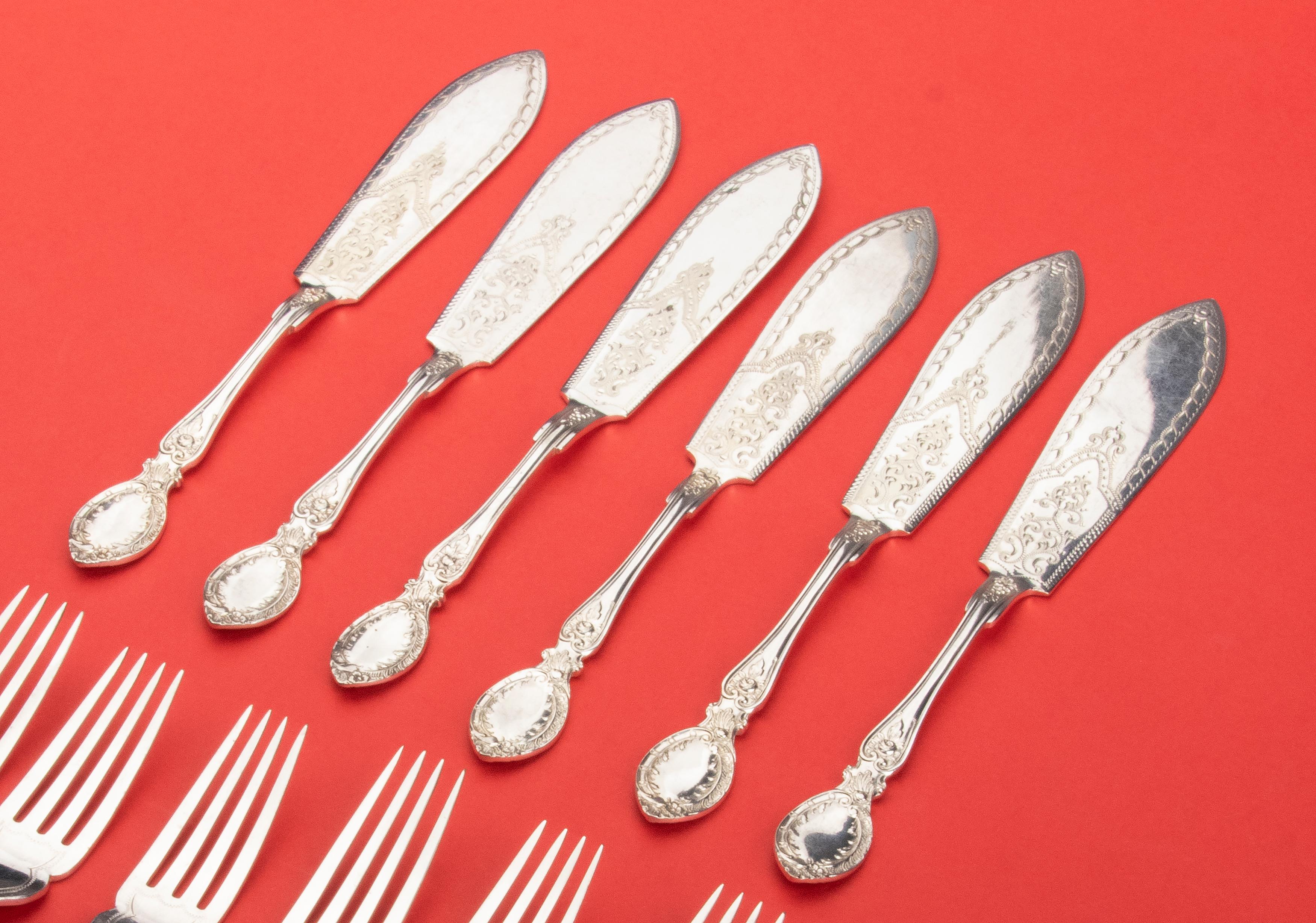 Late 19th Century Victorian Silver Plated Fish Cutlery for 6 Persons In Good Condition For Sale In Casteren, Noord-Brabant