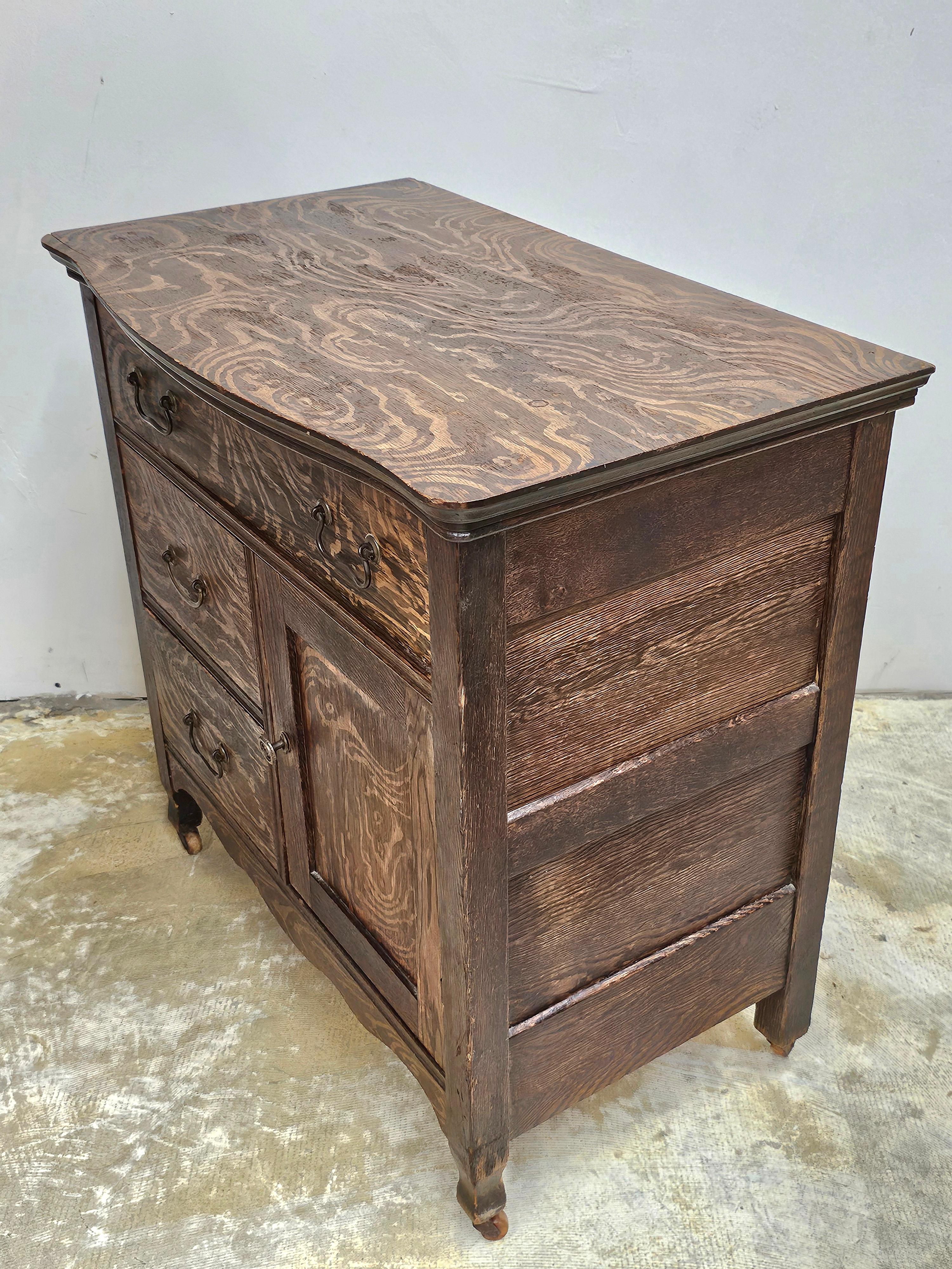 XX secolo Armadietto a rotelle in Oak Oak vittoriano della fine del XIX secolo in vendita