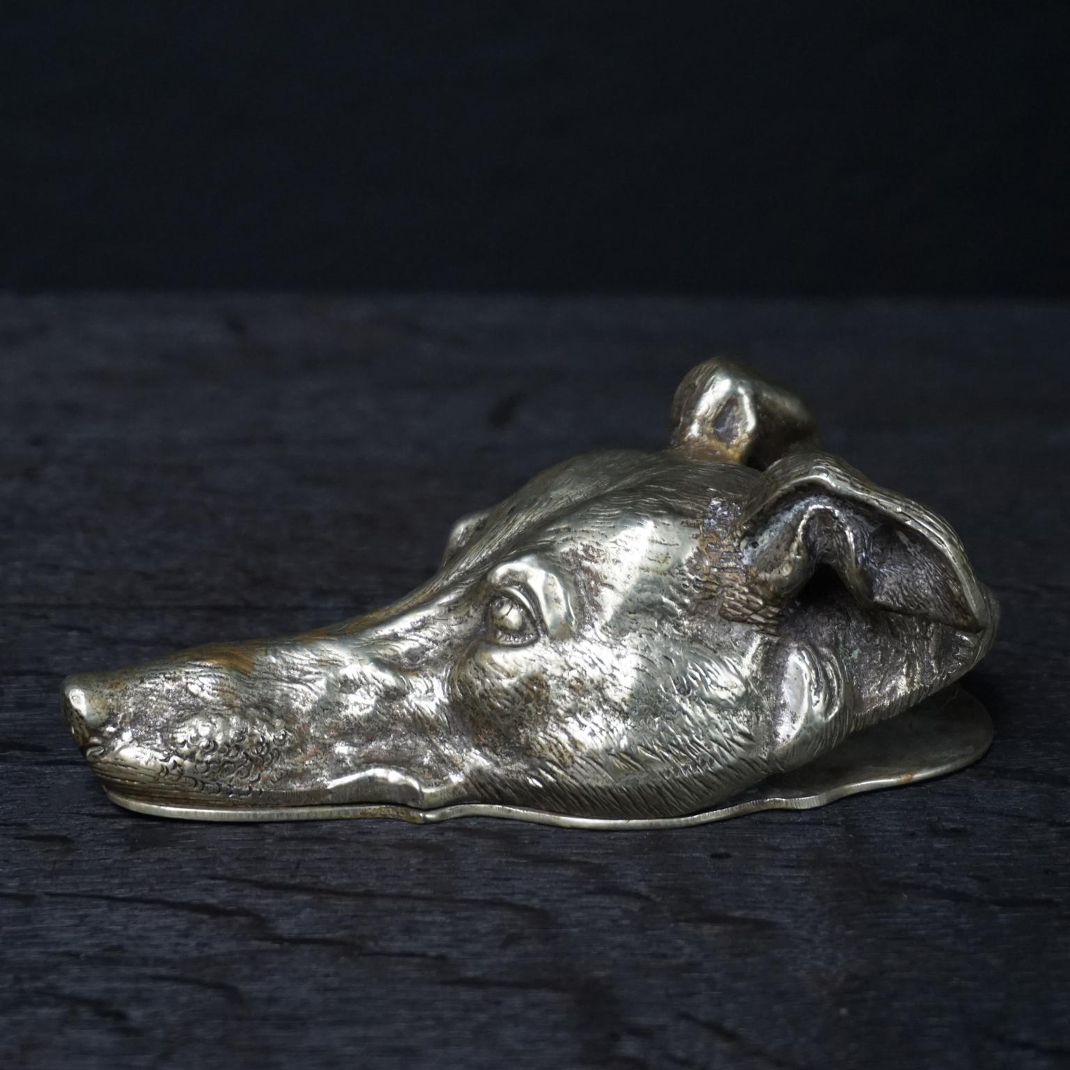 Wonderful Austrian Vienna solid cast bronze figural dog head of a Greyhound or Whippet dog with collar from the late 1800s, early 1900s
This heavy bronze cute dog can also be used as a paperweight.

This collectors item is in very good aged